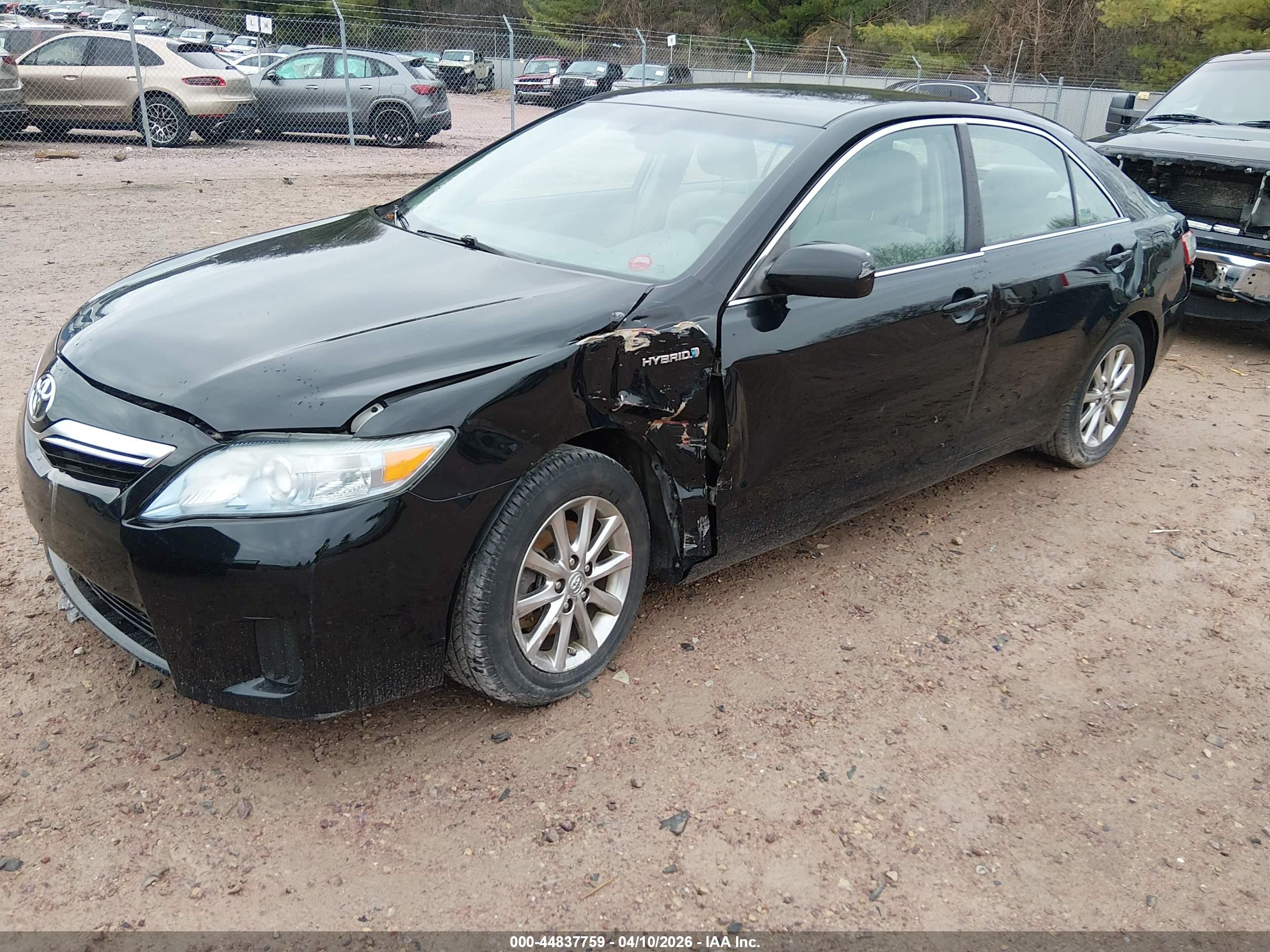 TOYOTA CAMRY image 2