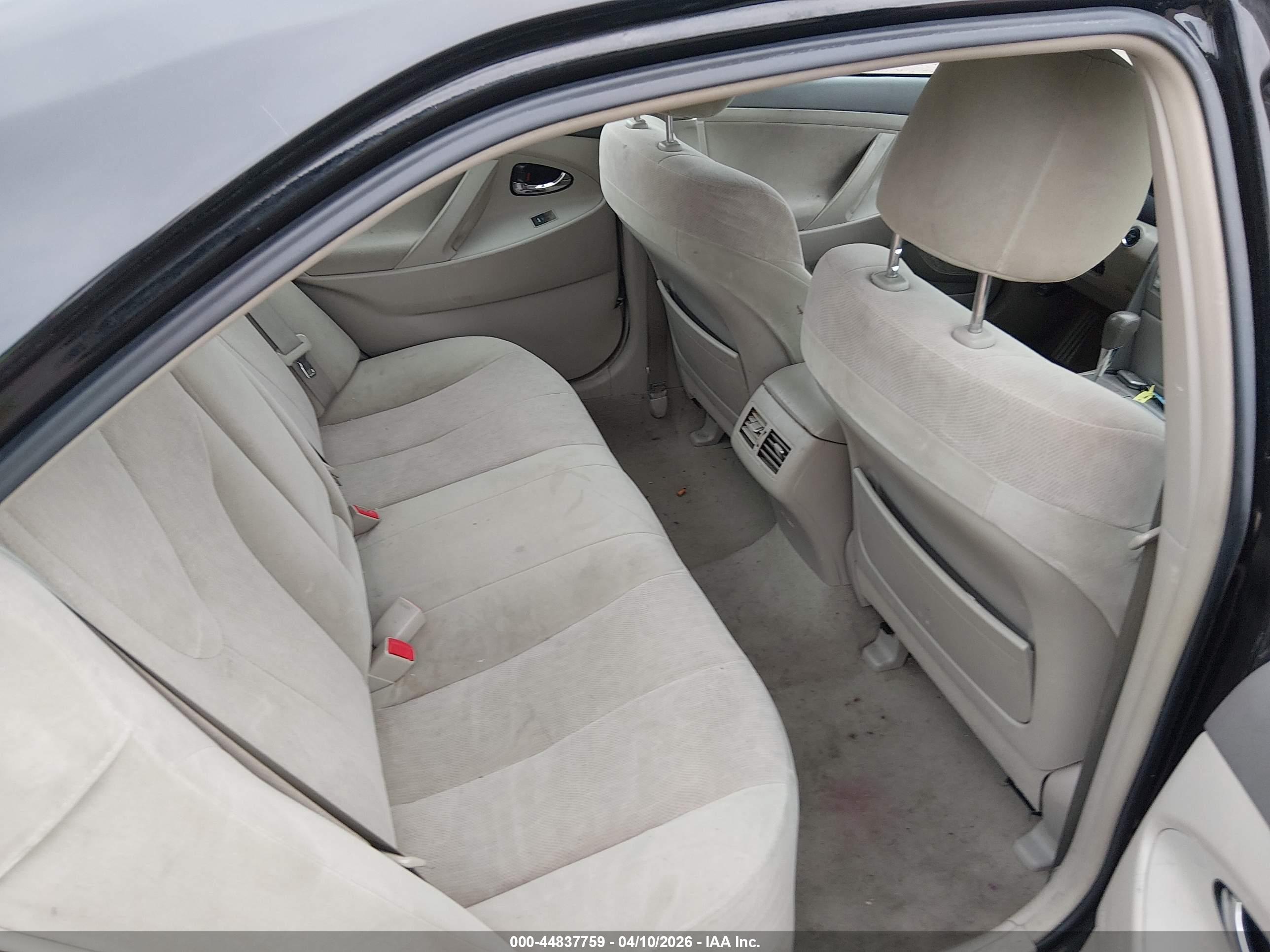 TOYOTA CAMRY image 8