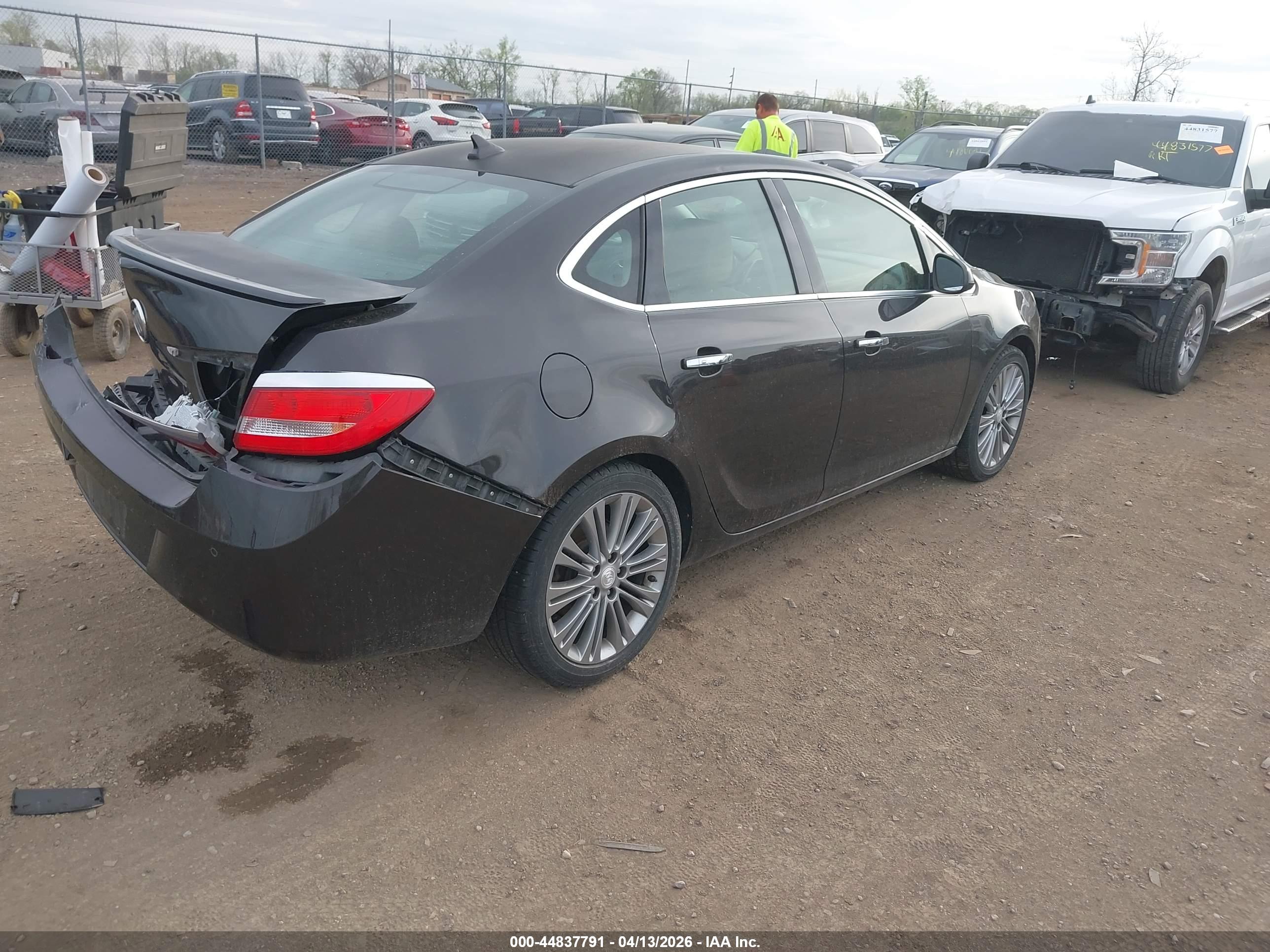 BUICK VERANO image 4