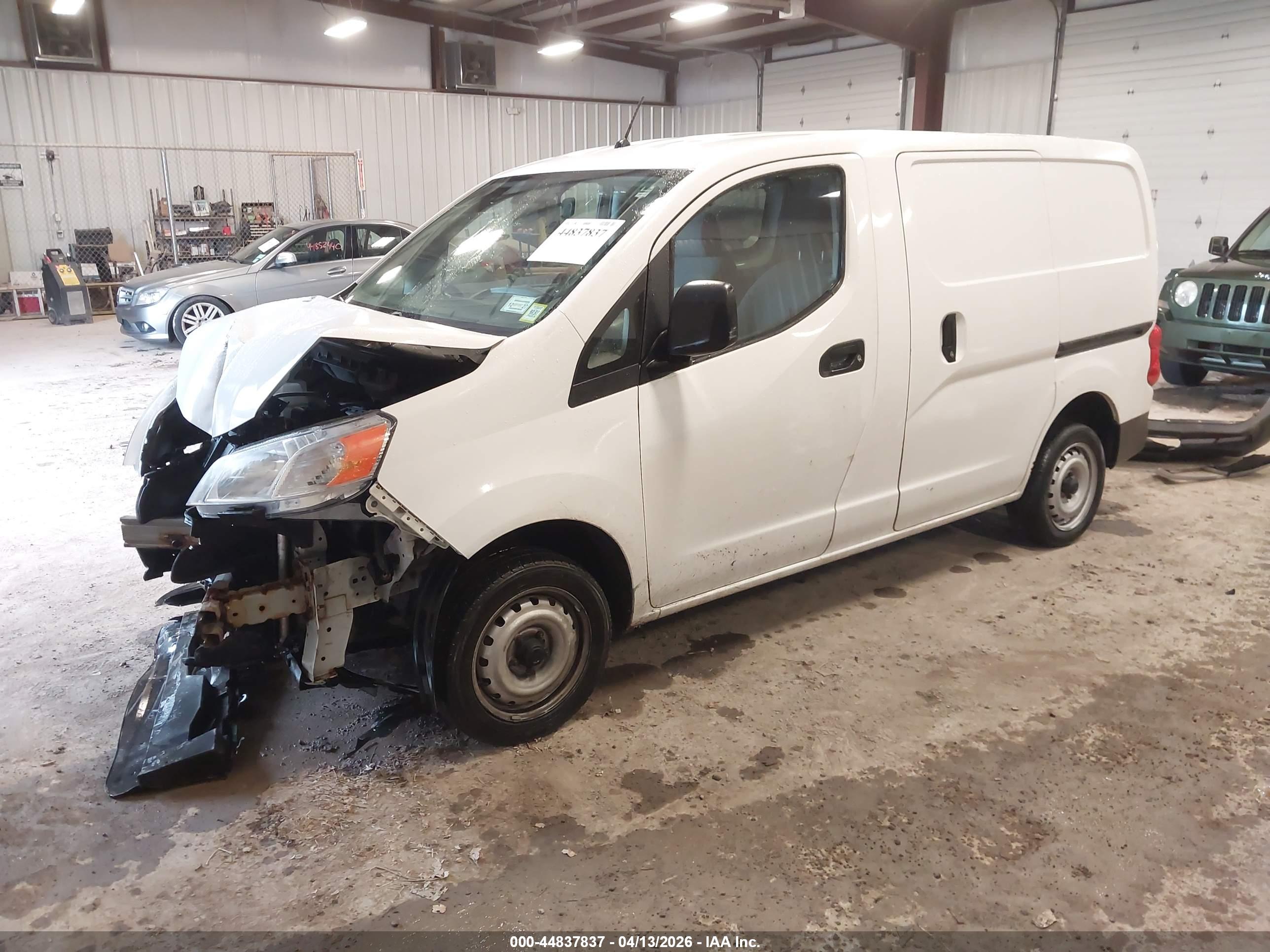 NISSAN NV200 image 2