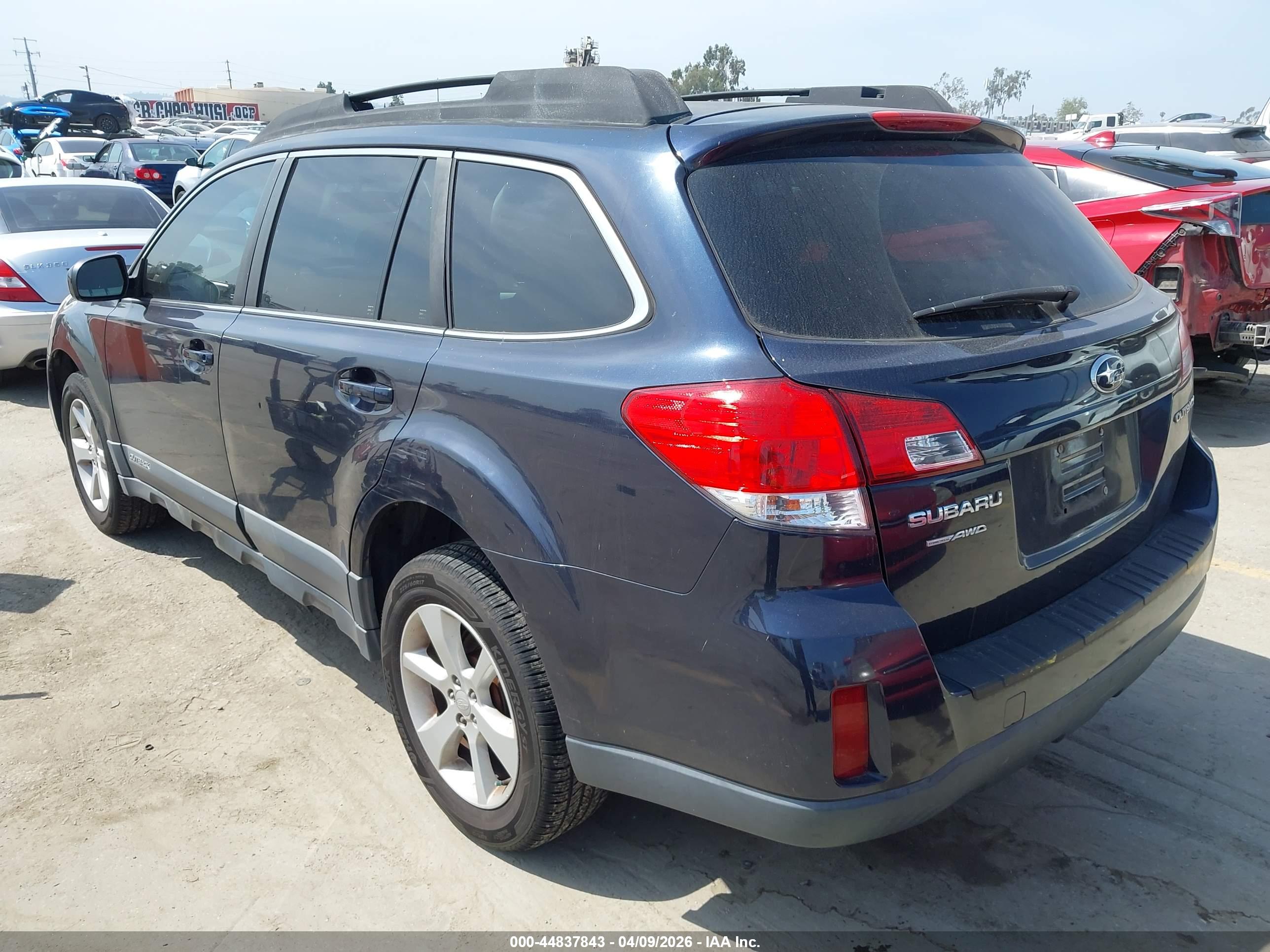 SUBARU OUTBACK image 3