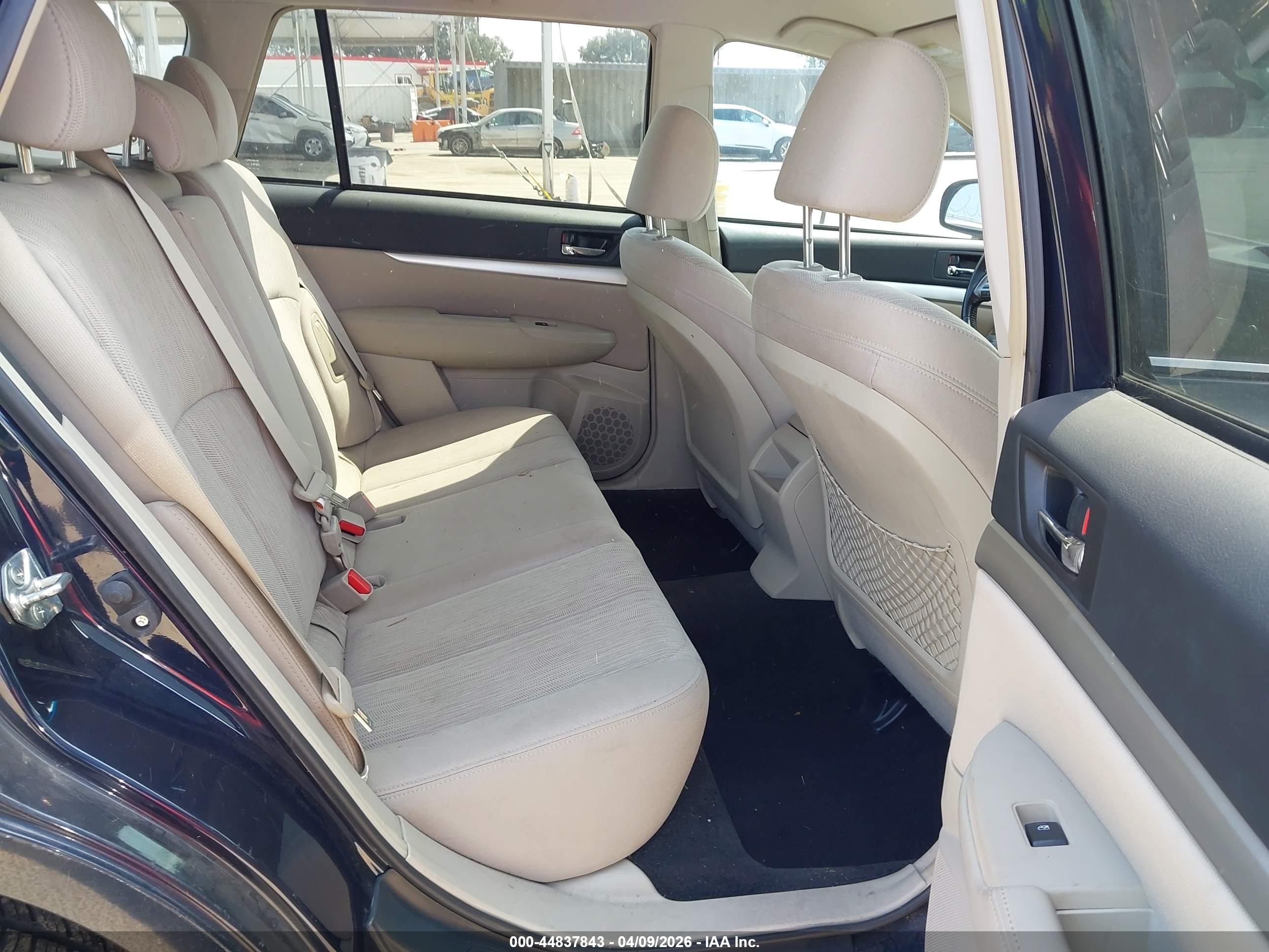 SUBARU OUTBACK image 8