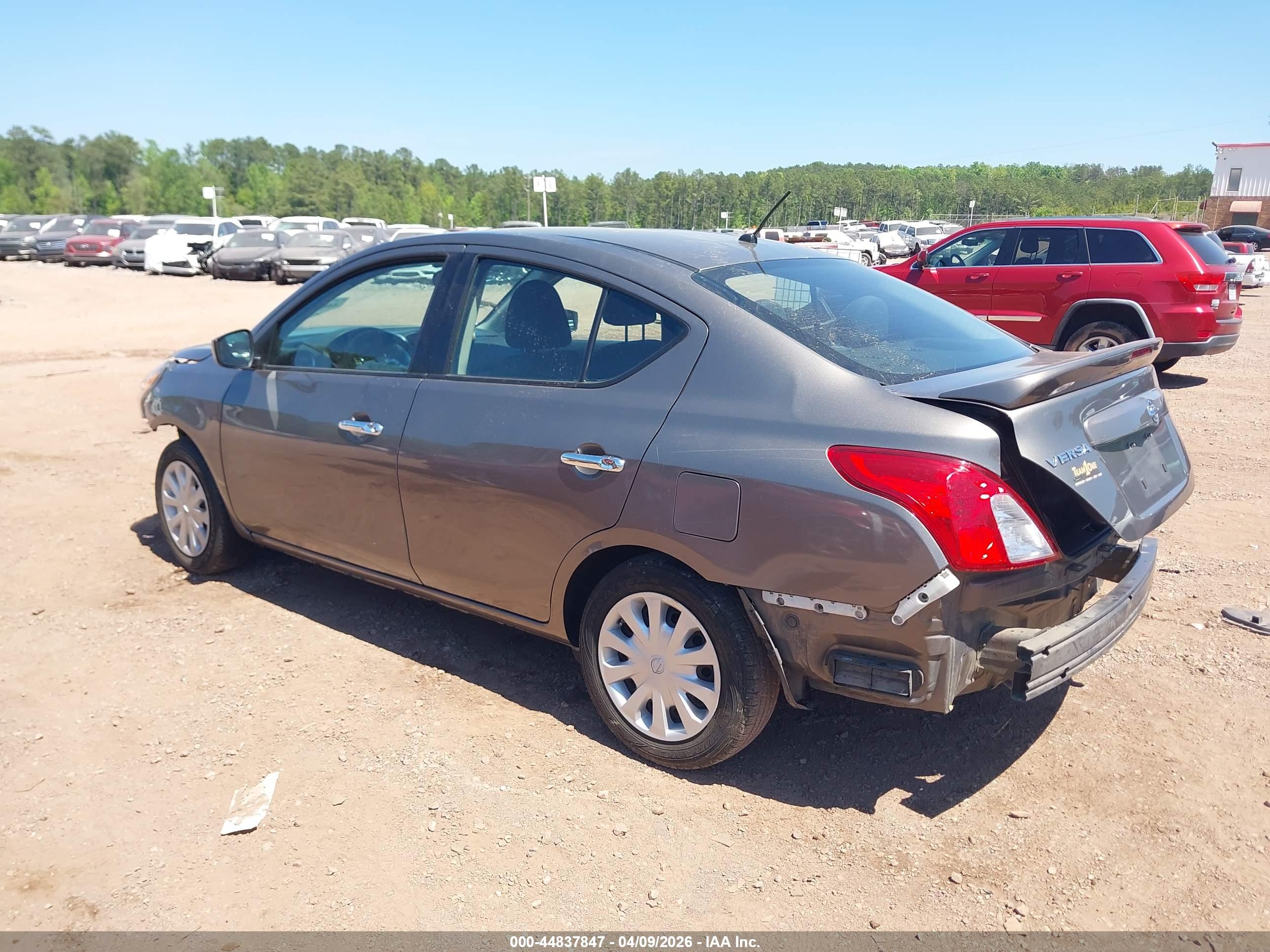 NISSAN VERSA image 3