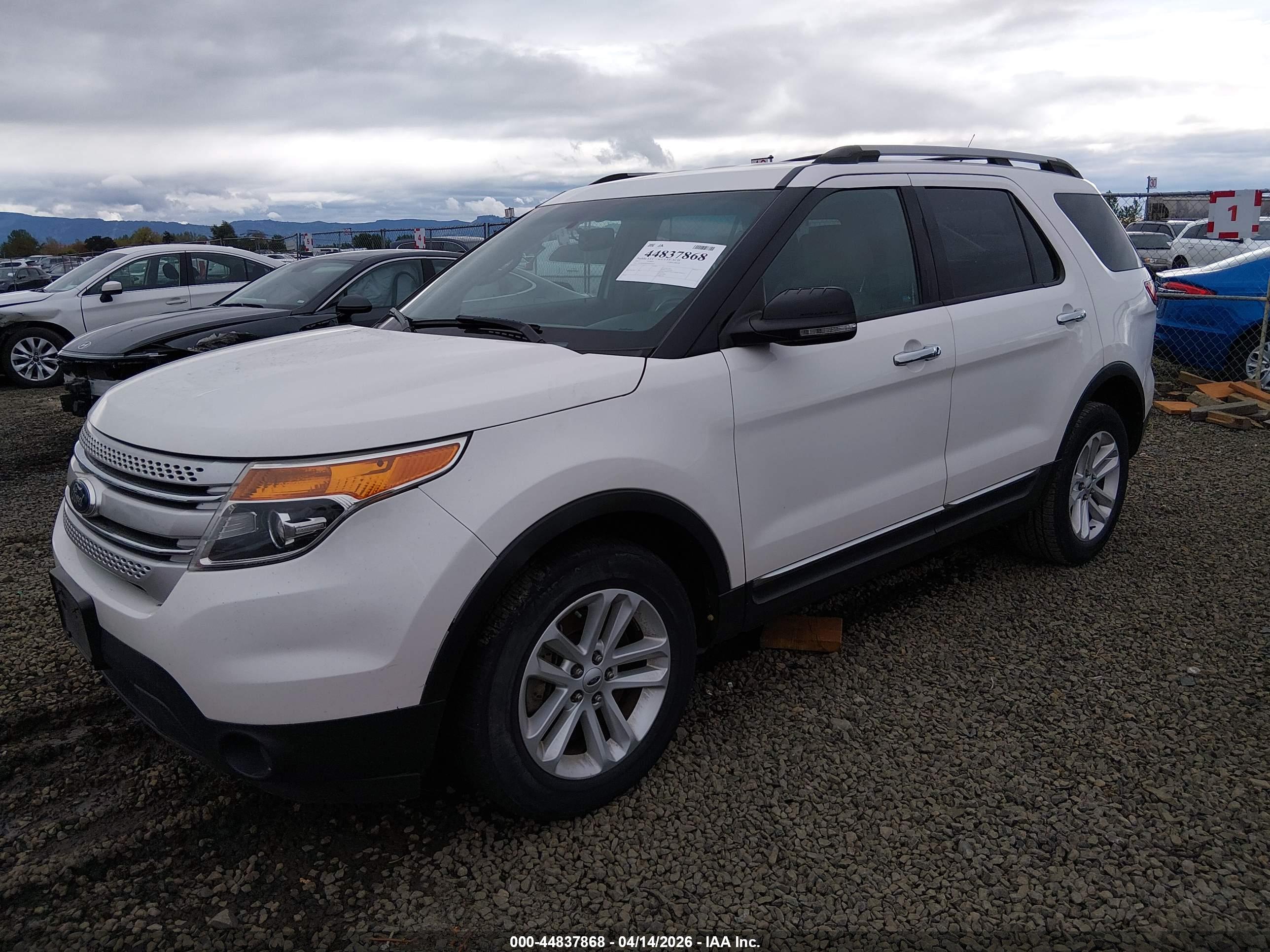 FORD EXPLORER image 2