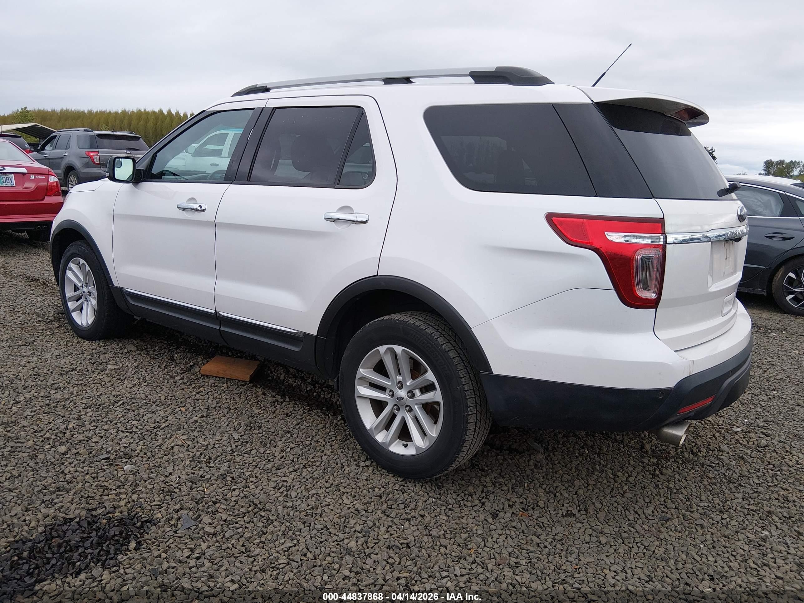FORD EXPLORER image 3