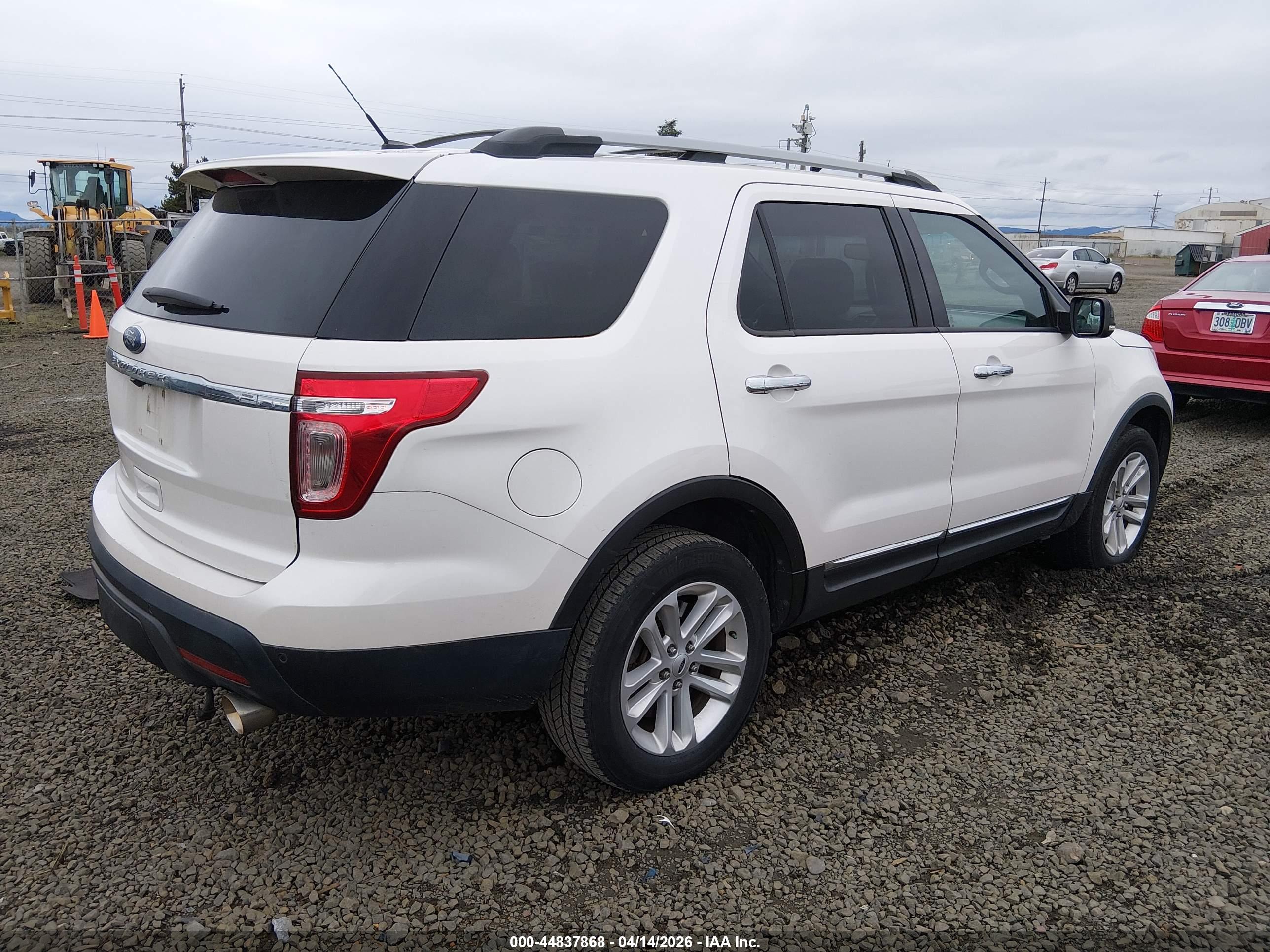 FORD EXPLORER image 4