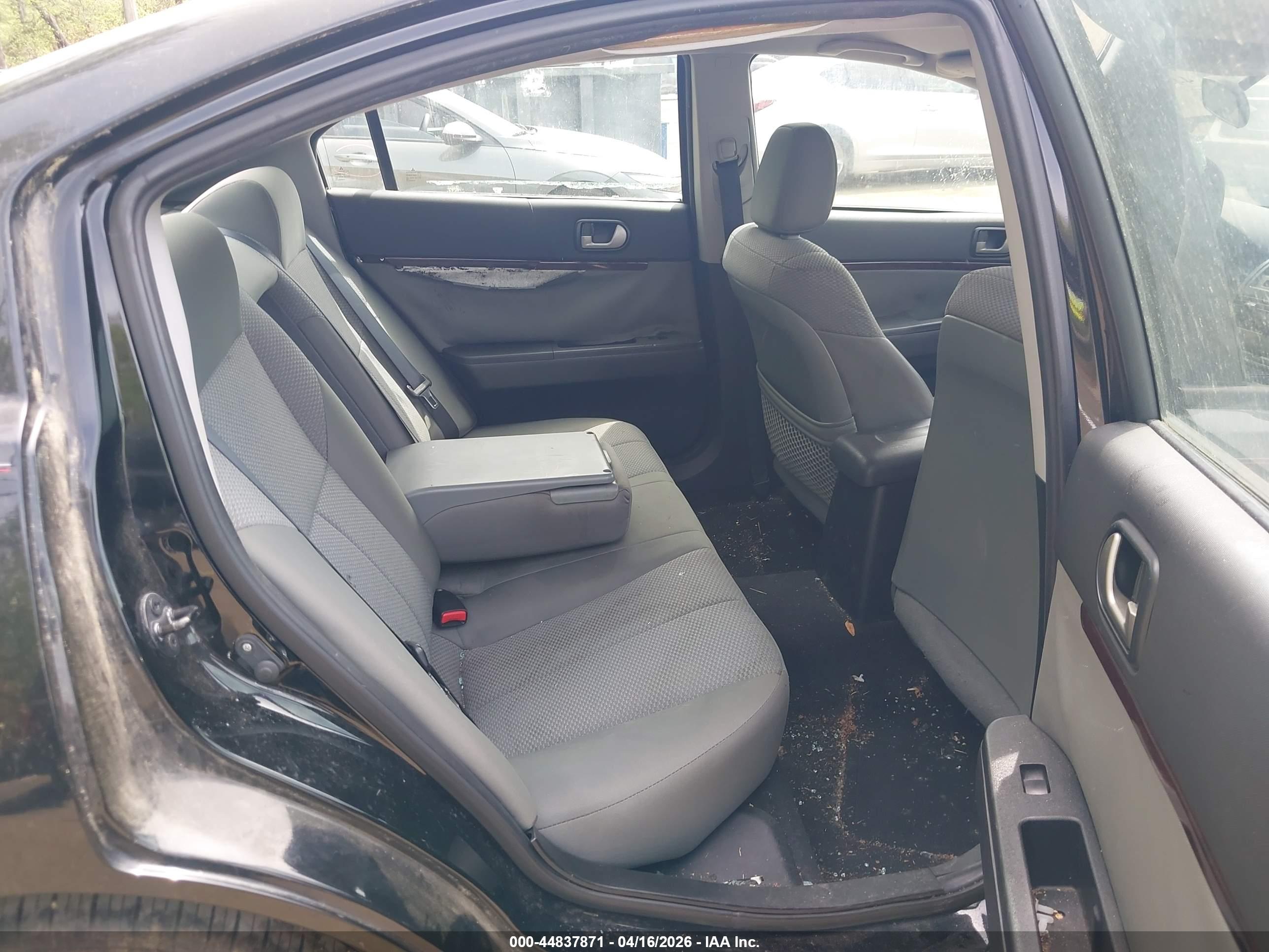 MITSUBISHI GALANT image 8