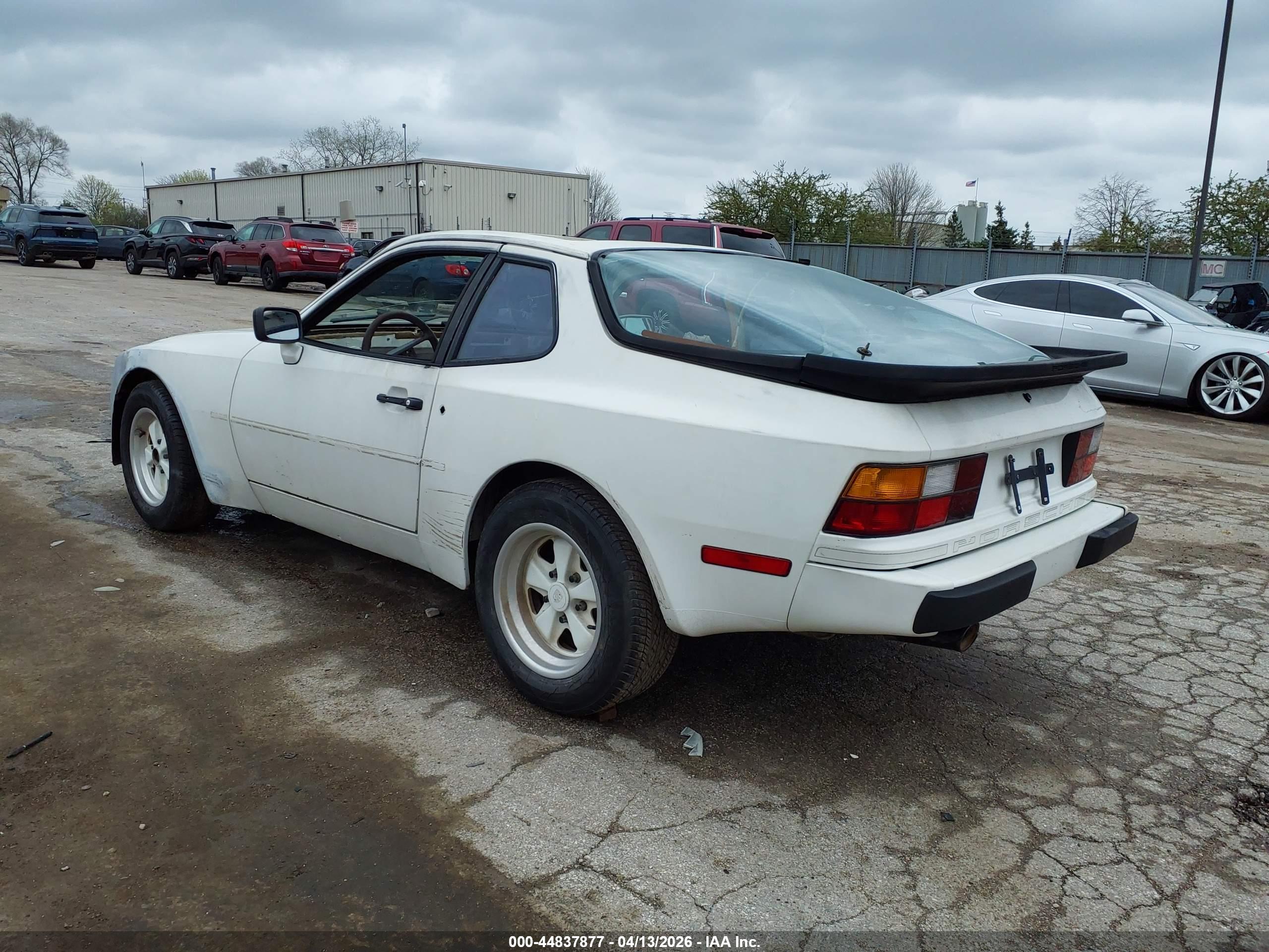 PORSCHE 944 image 3