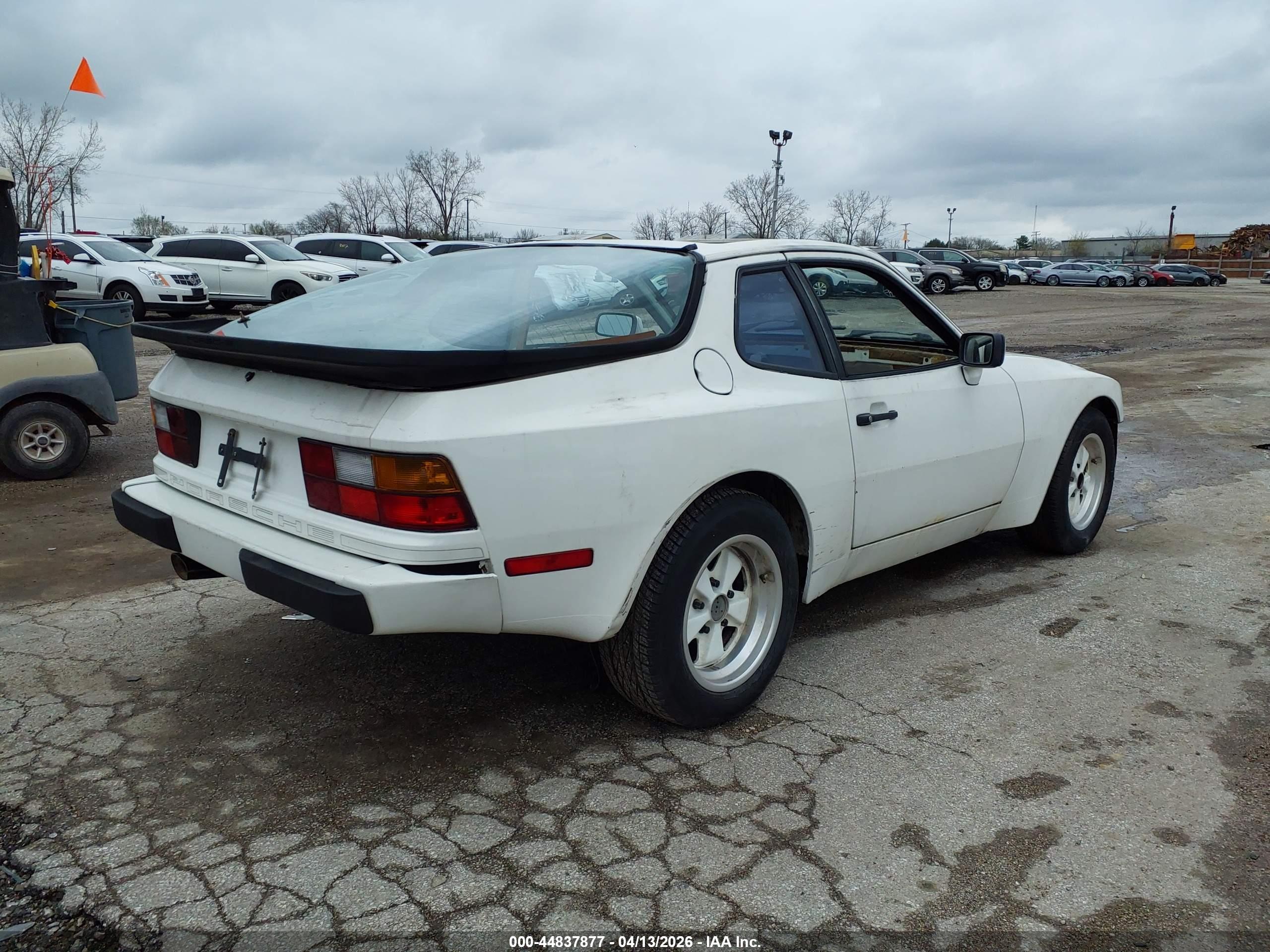 PORSCHE 944 image 4
