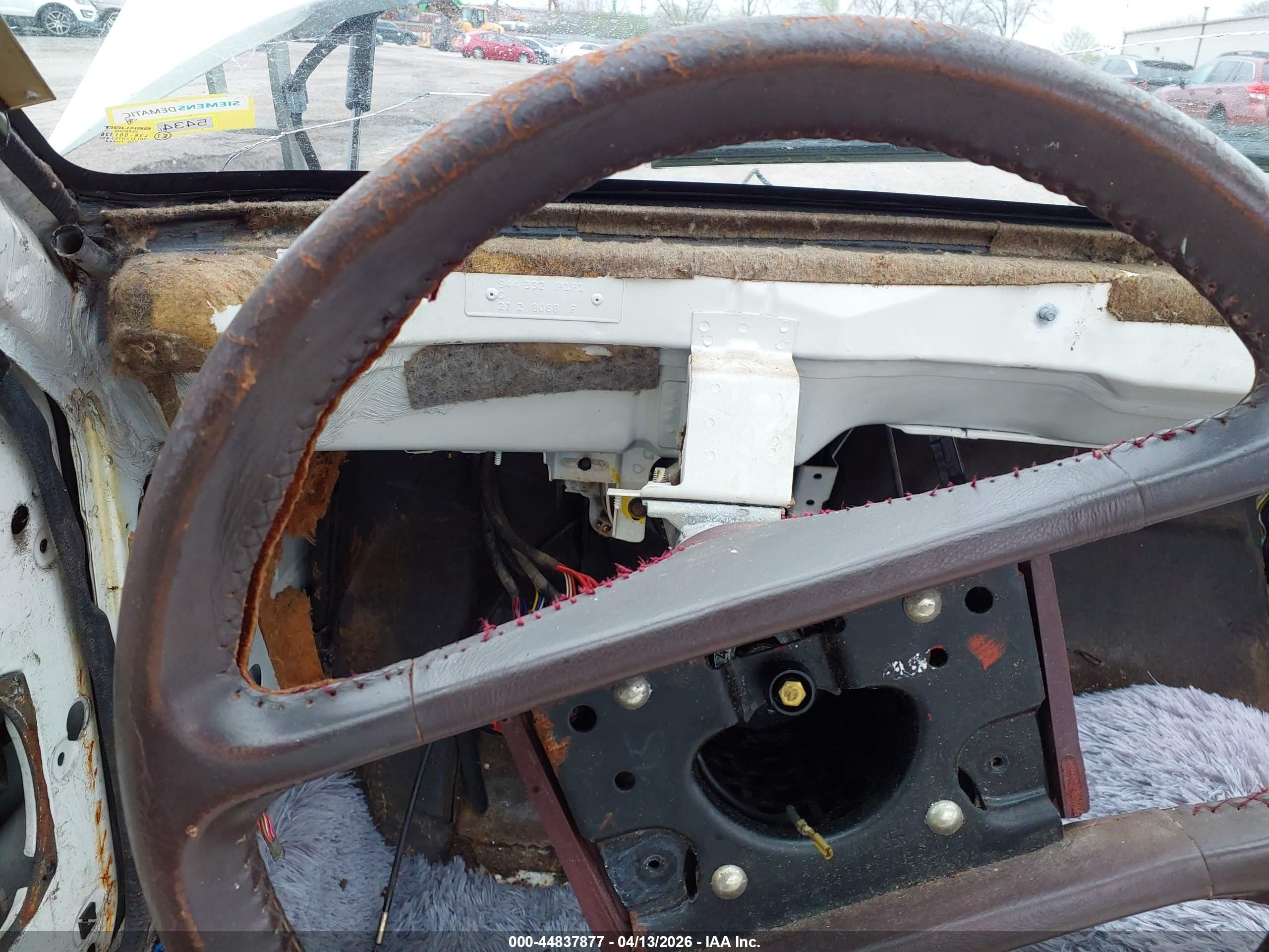 PORSCHE 944 image 7