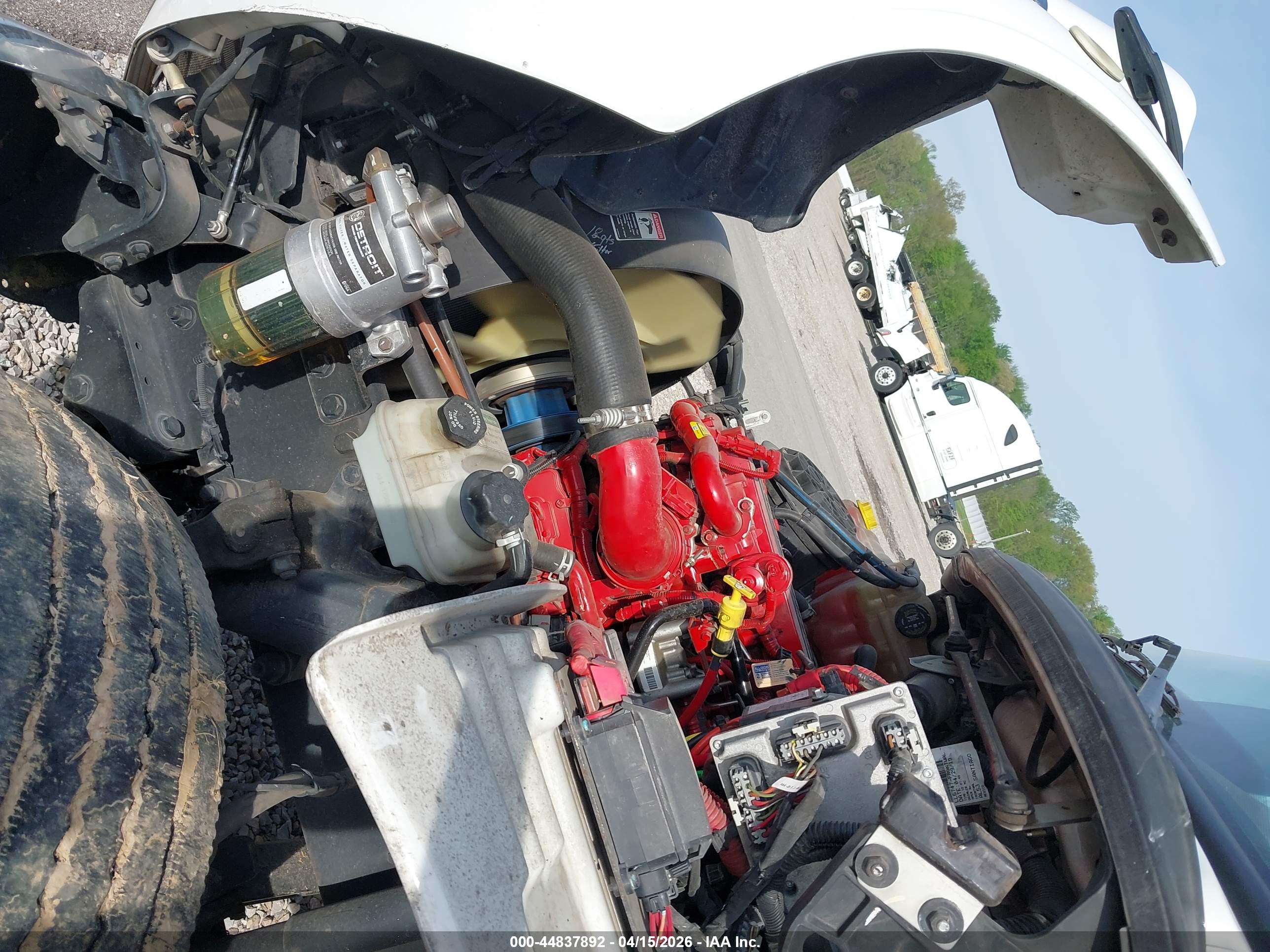 FREIGHTLINER M2 image 10