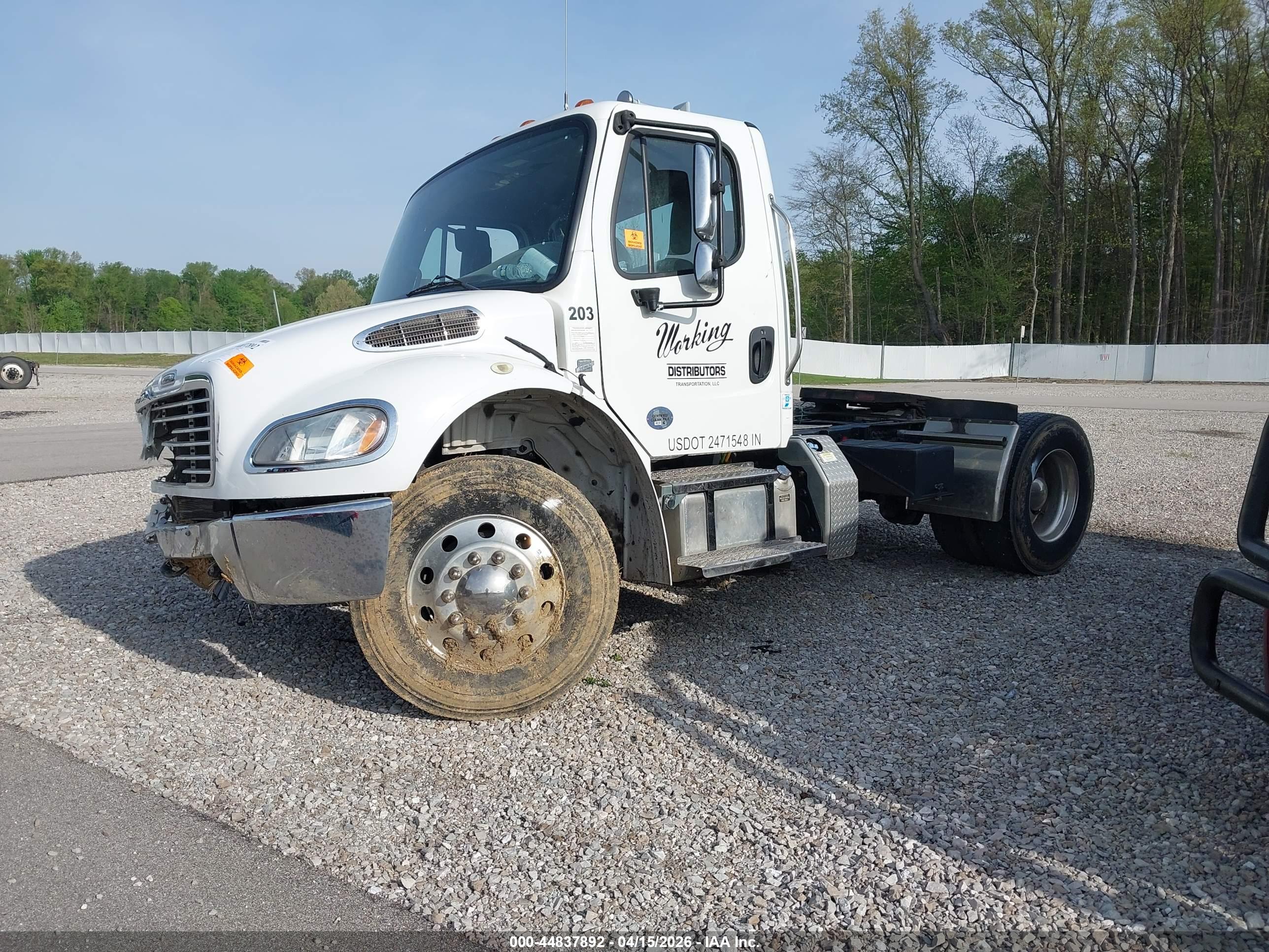 FREIGHTLINER M2 image 2