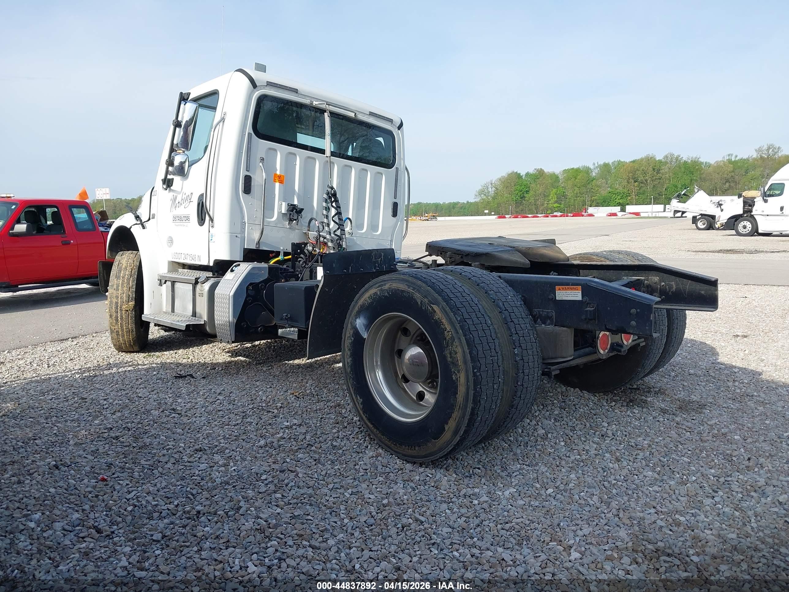 FREIGHTLINER M2 image 3