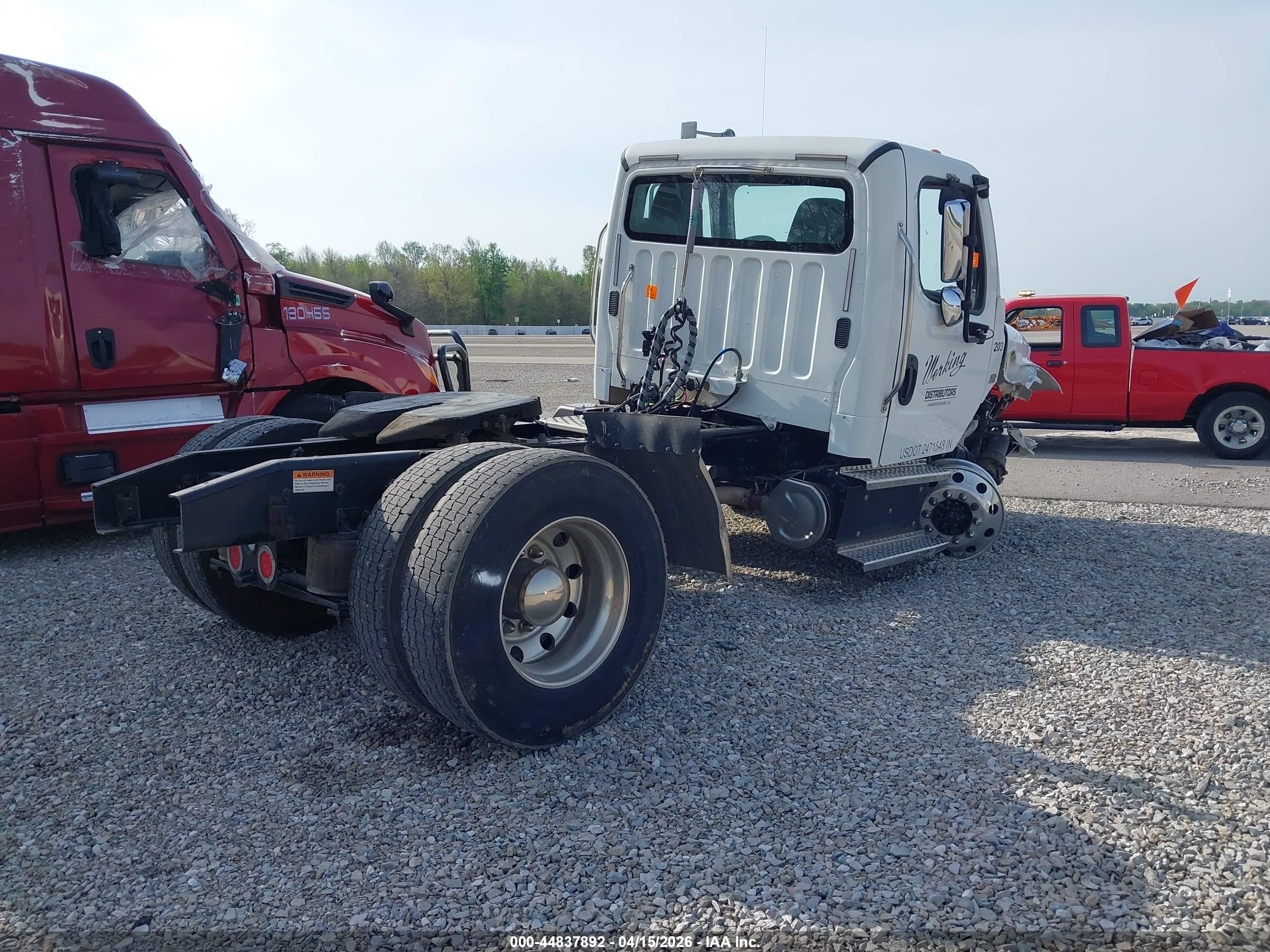 FREIGHTLINER M2 image 4