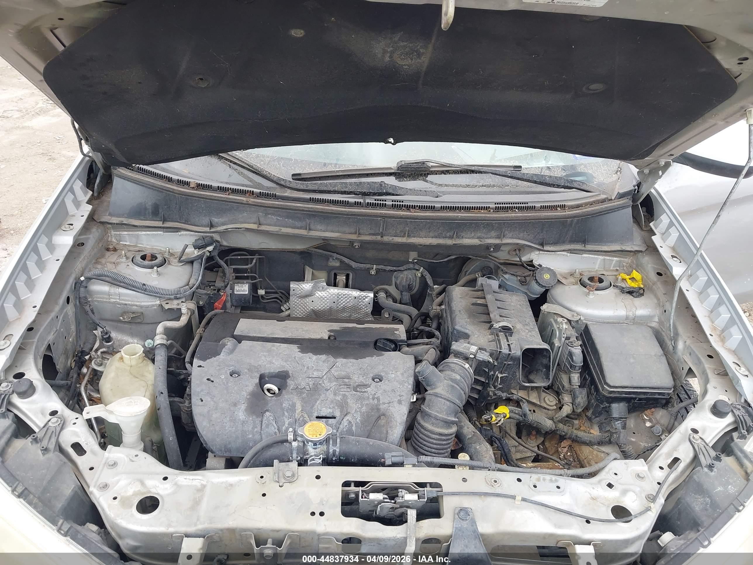 MITSUBISHI OUTLANDER image 10