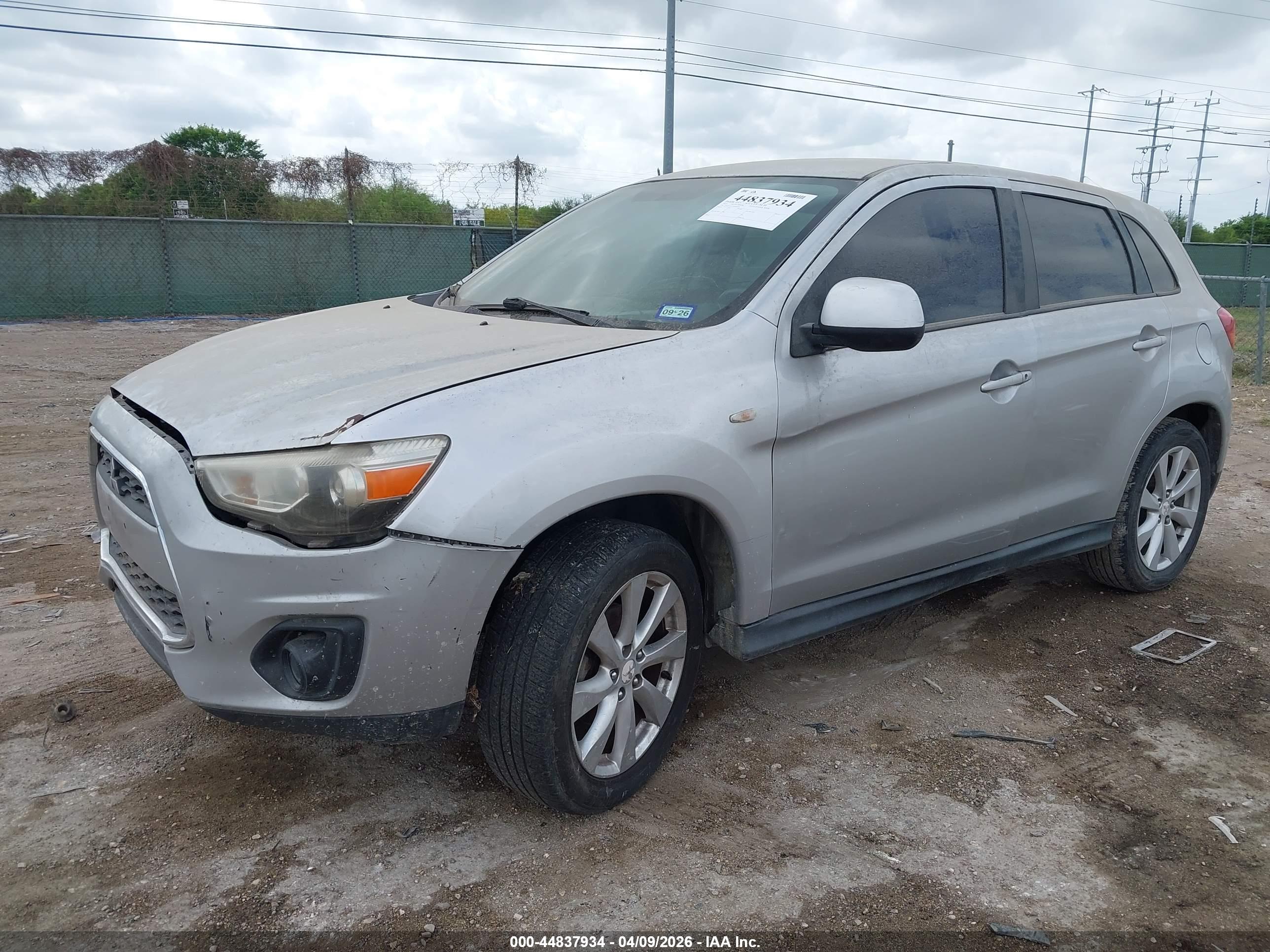 MITSUBISHI OUTLANDER image 2