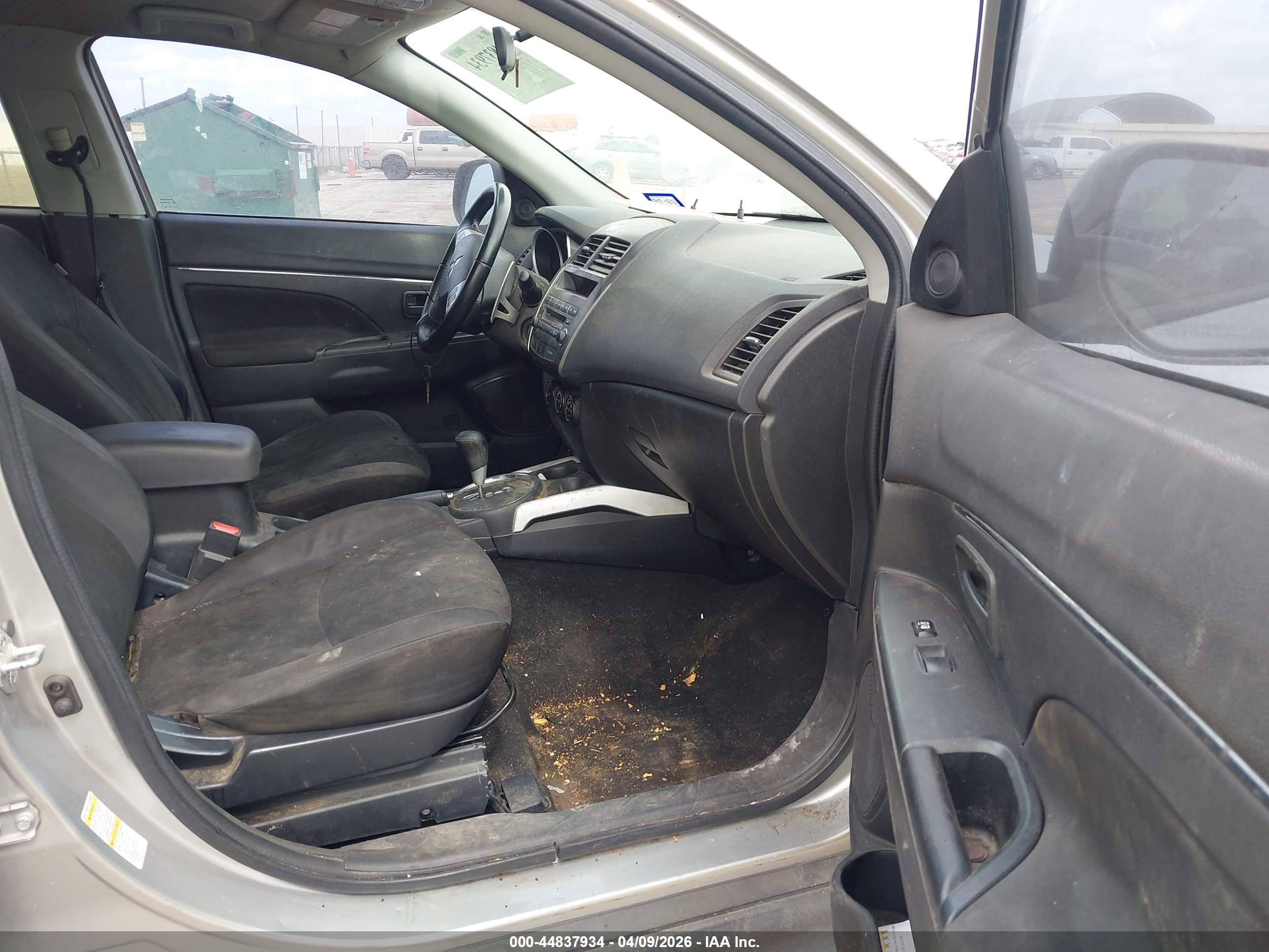 MITSUBISHI OUTLANDER image 5