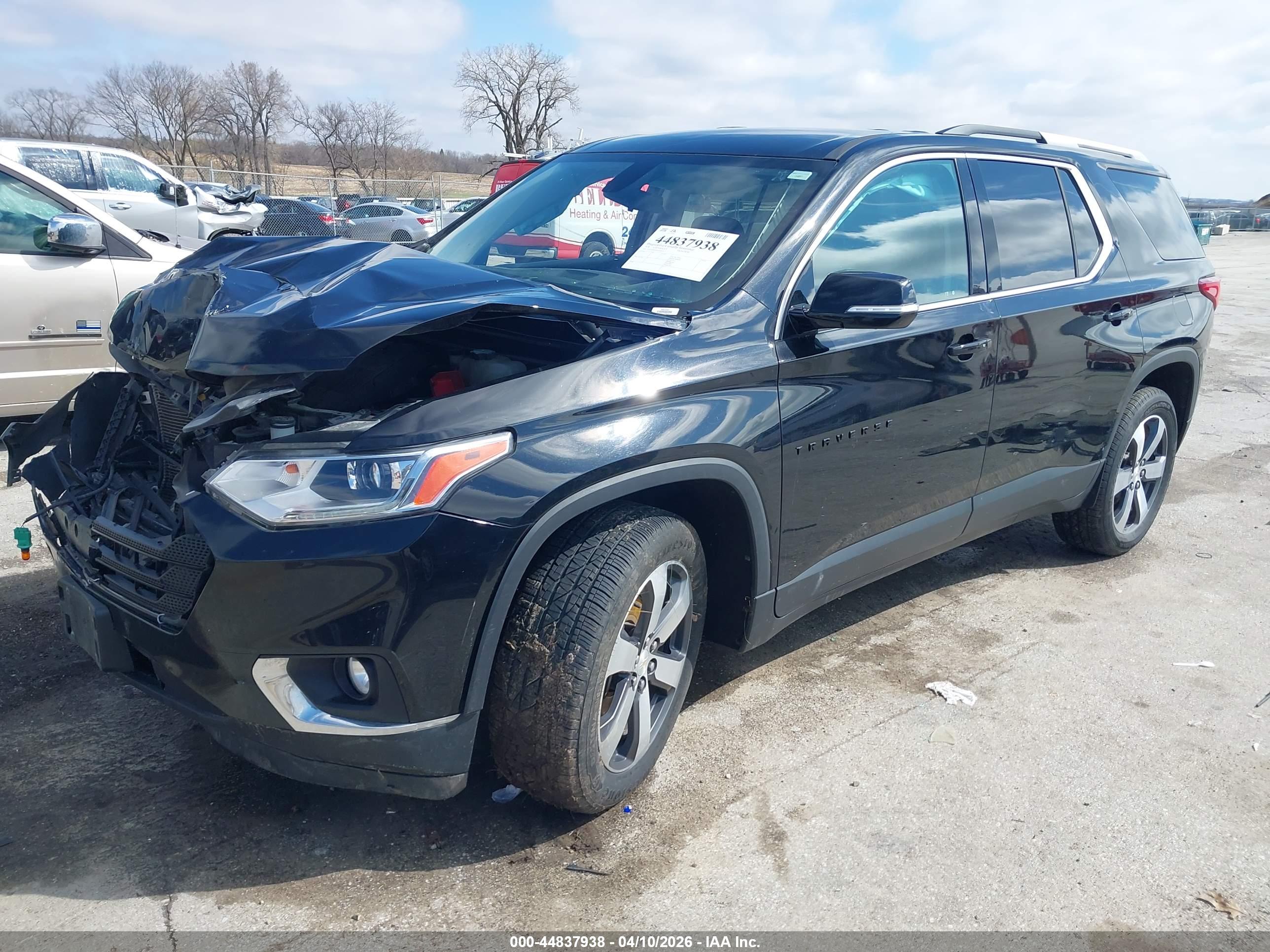 CHEVROLET TRAVERSE image 2