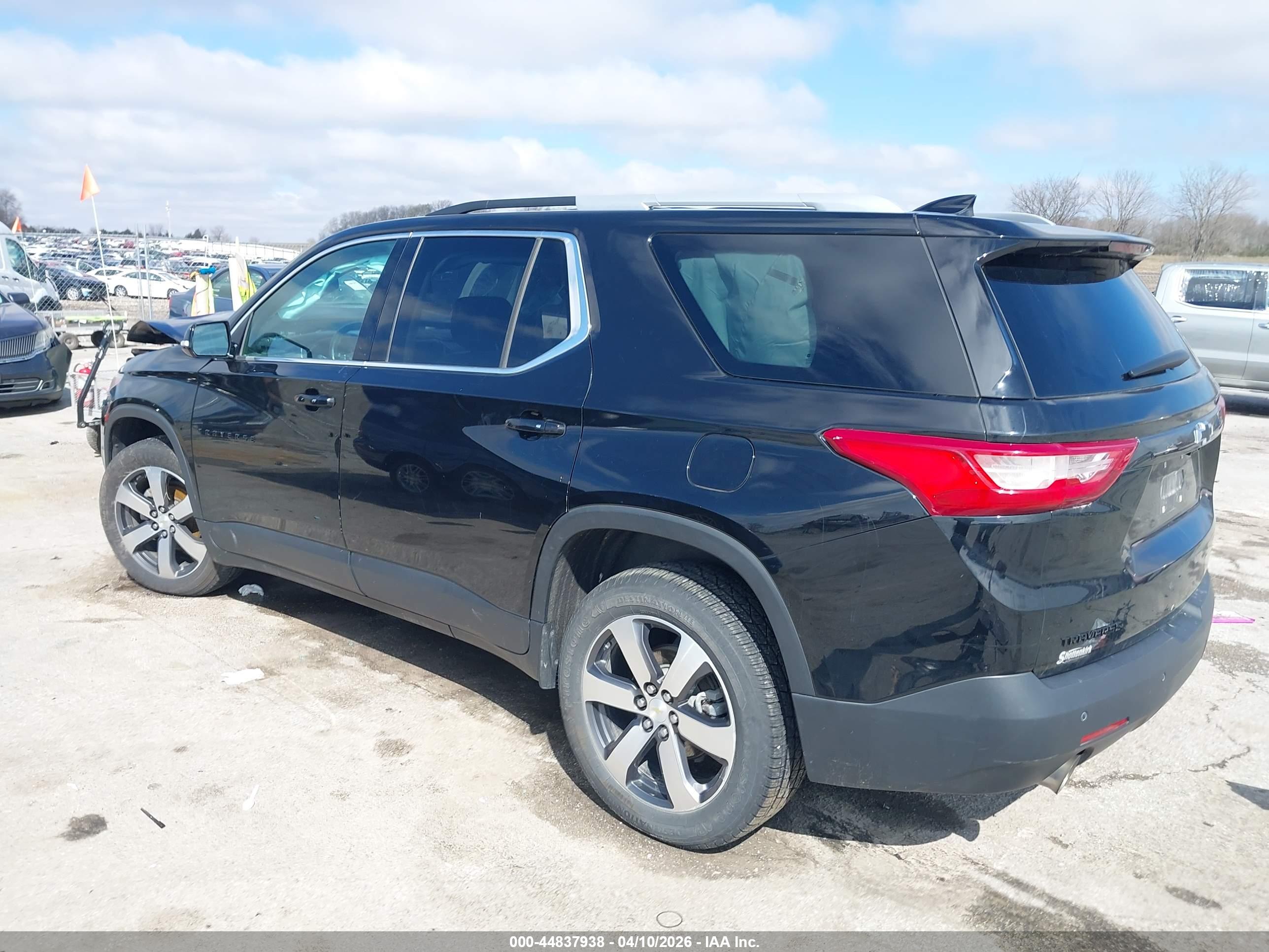 CHEVROLET TRAVERSE image 3