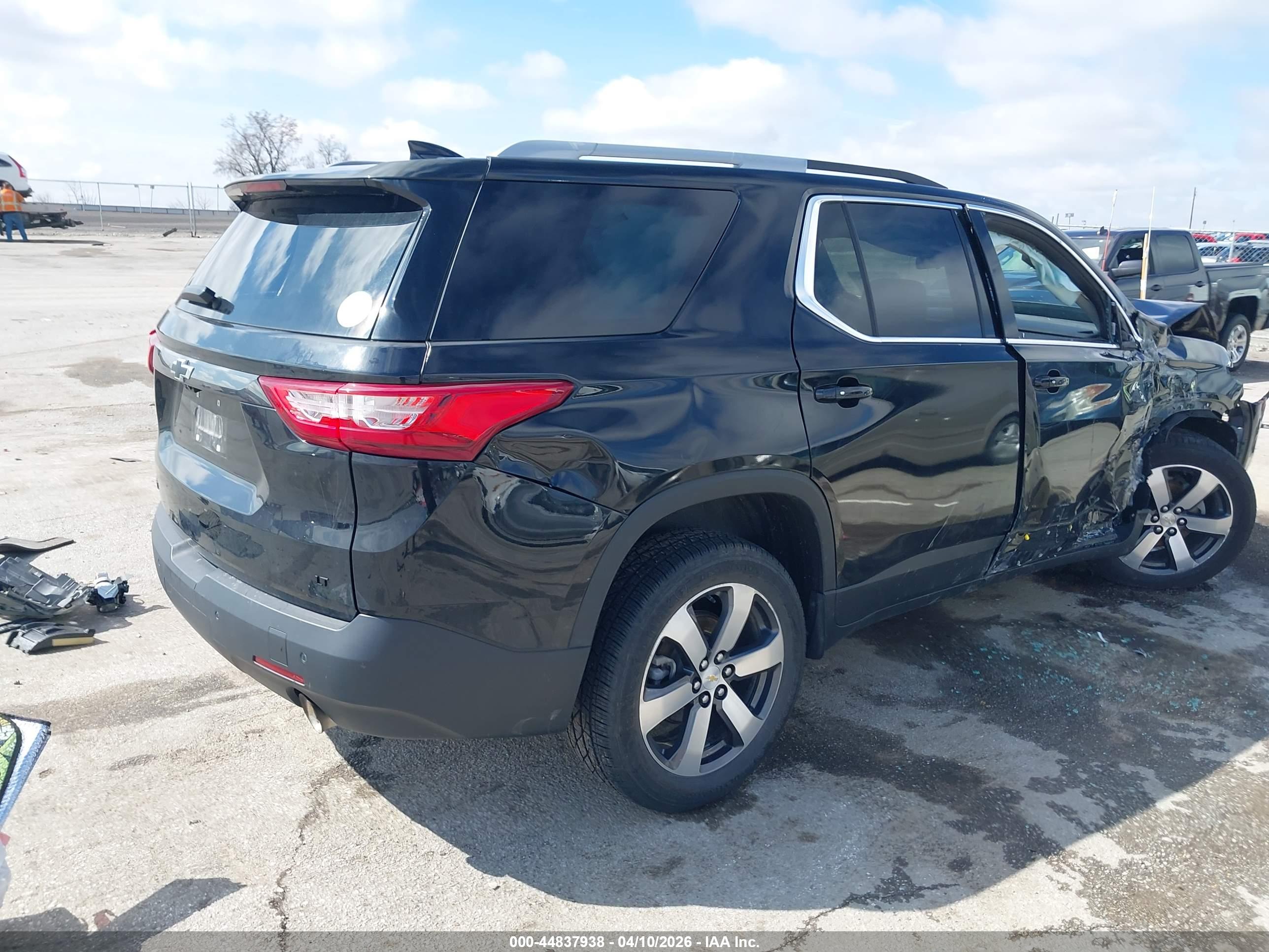 CHEVROLET TRAVERSE image 4