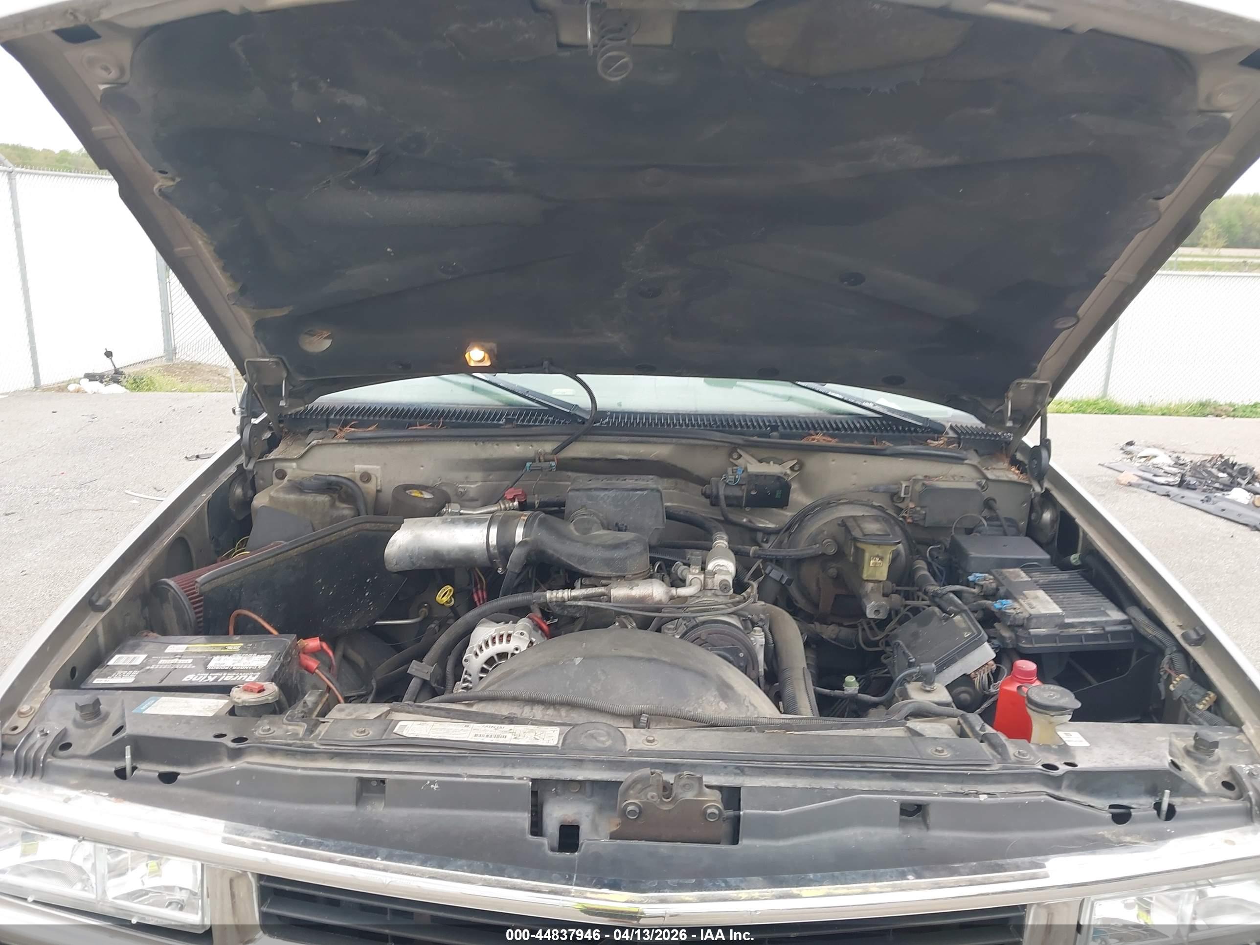 CHEVROLET C1500 image 10