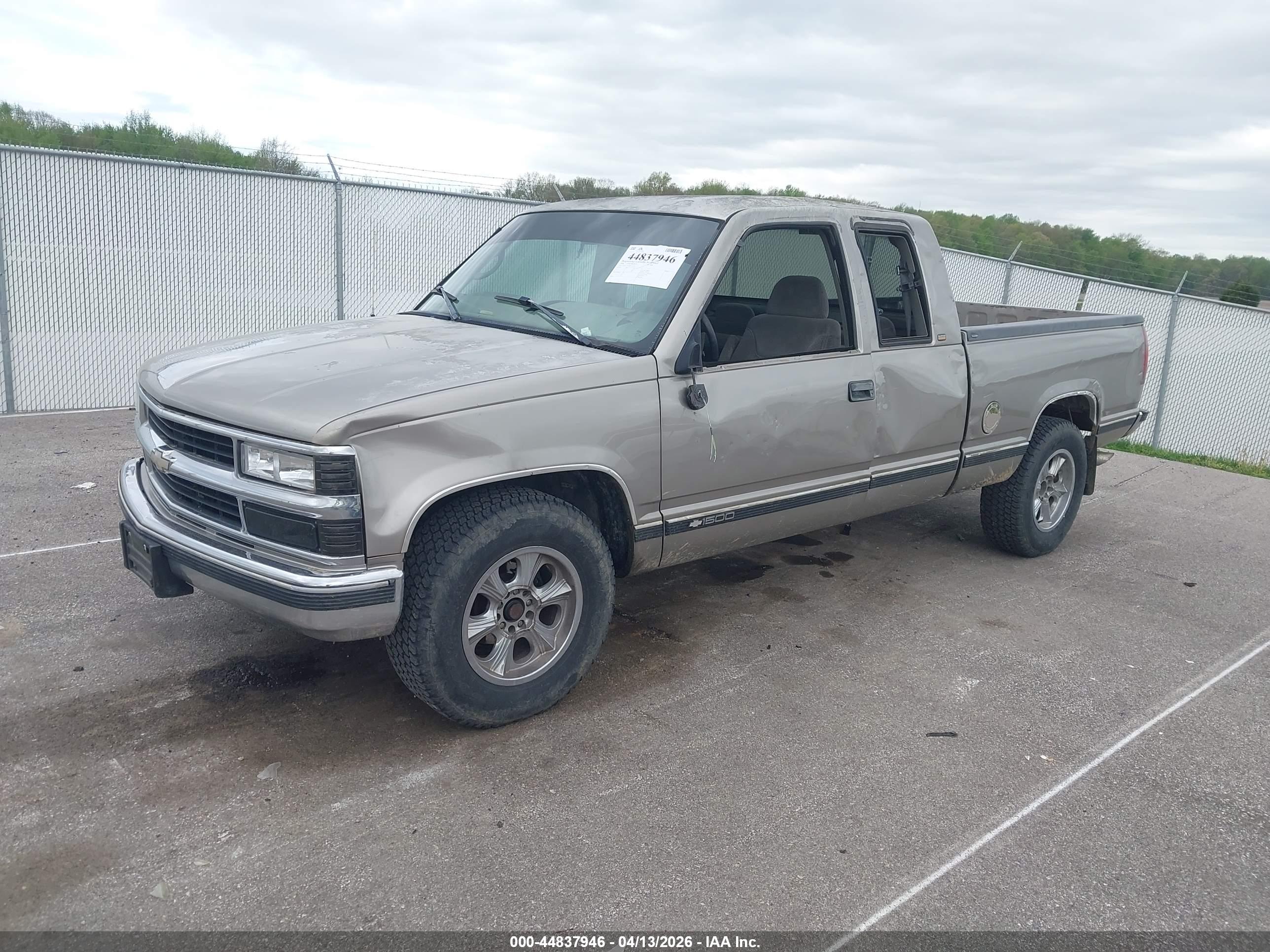 CHEVROLET C1500 image 2