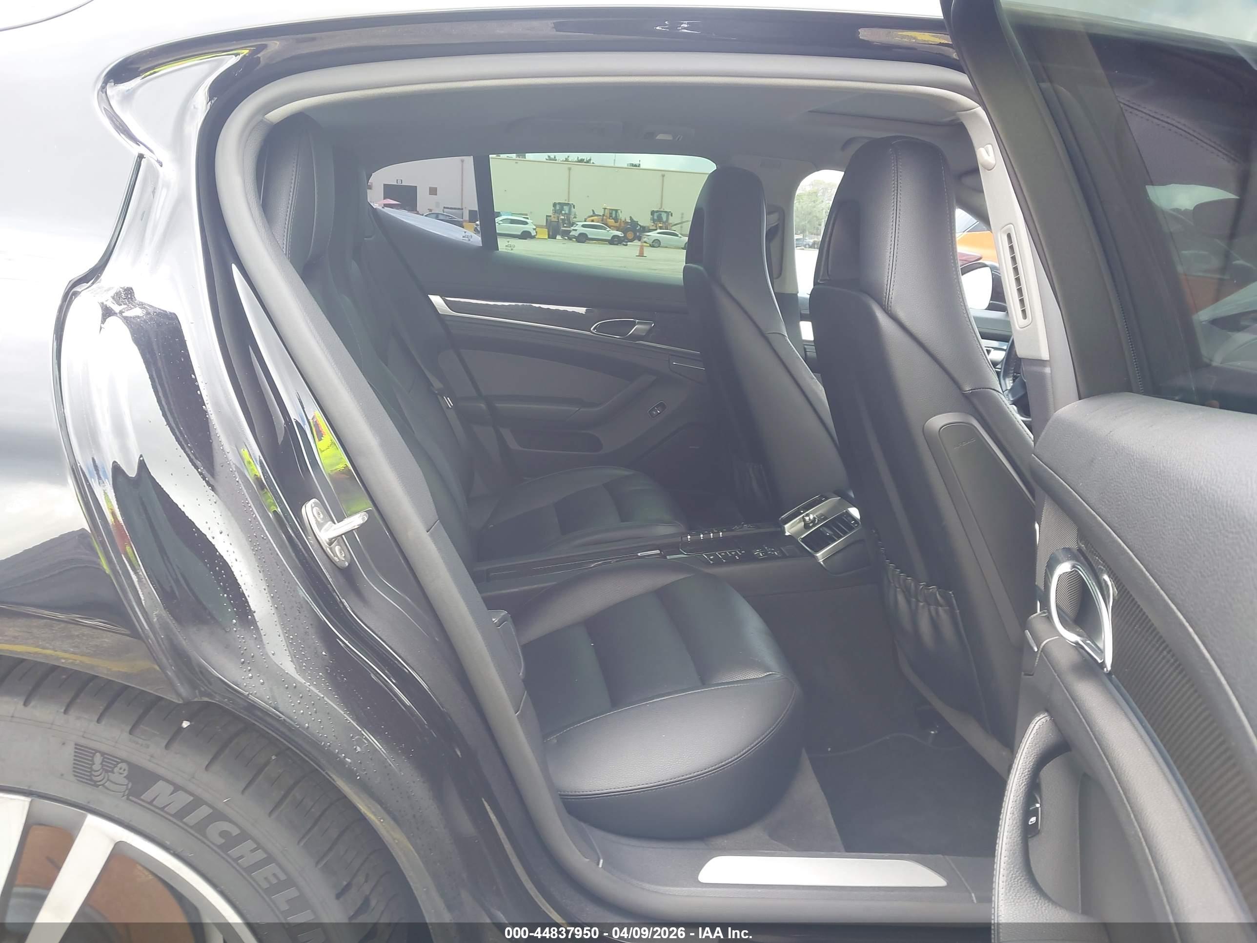 PORSCHE PANAMERA image 8