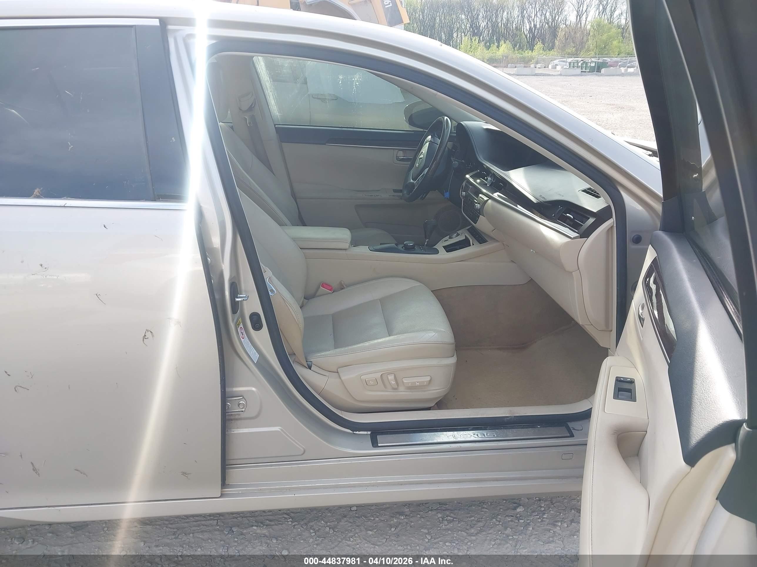LEXUS ES image 5