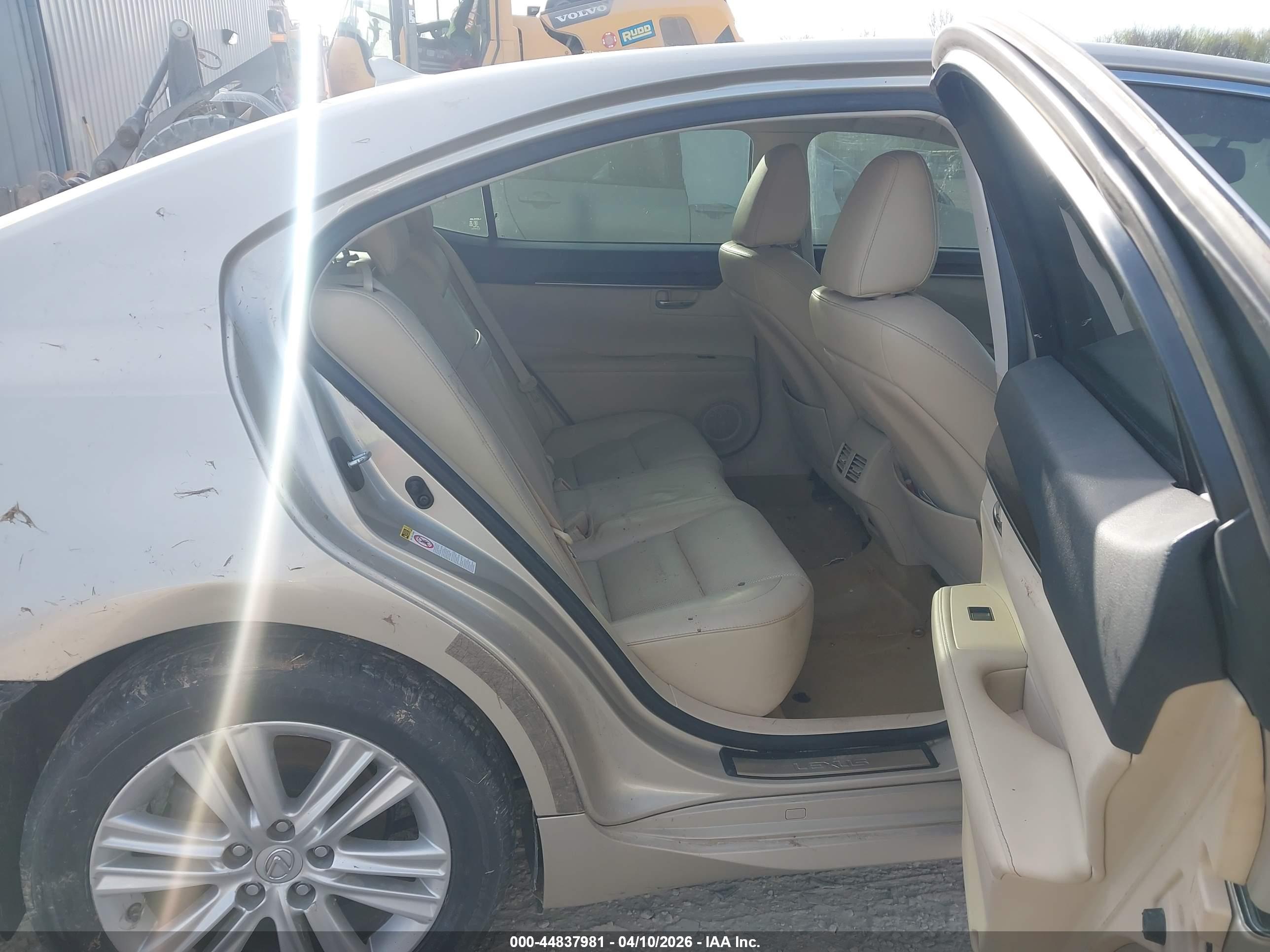 LEXUS ES image 8
