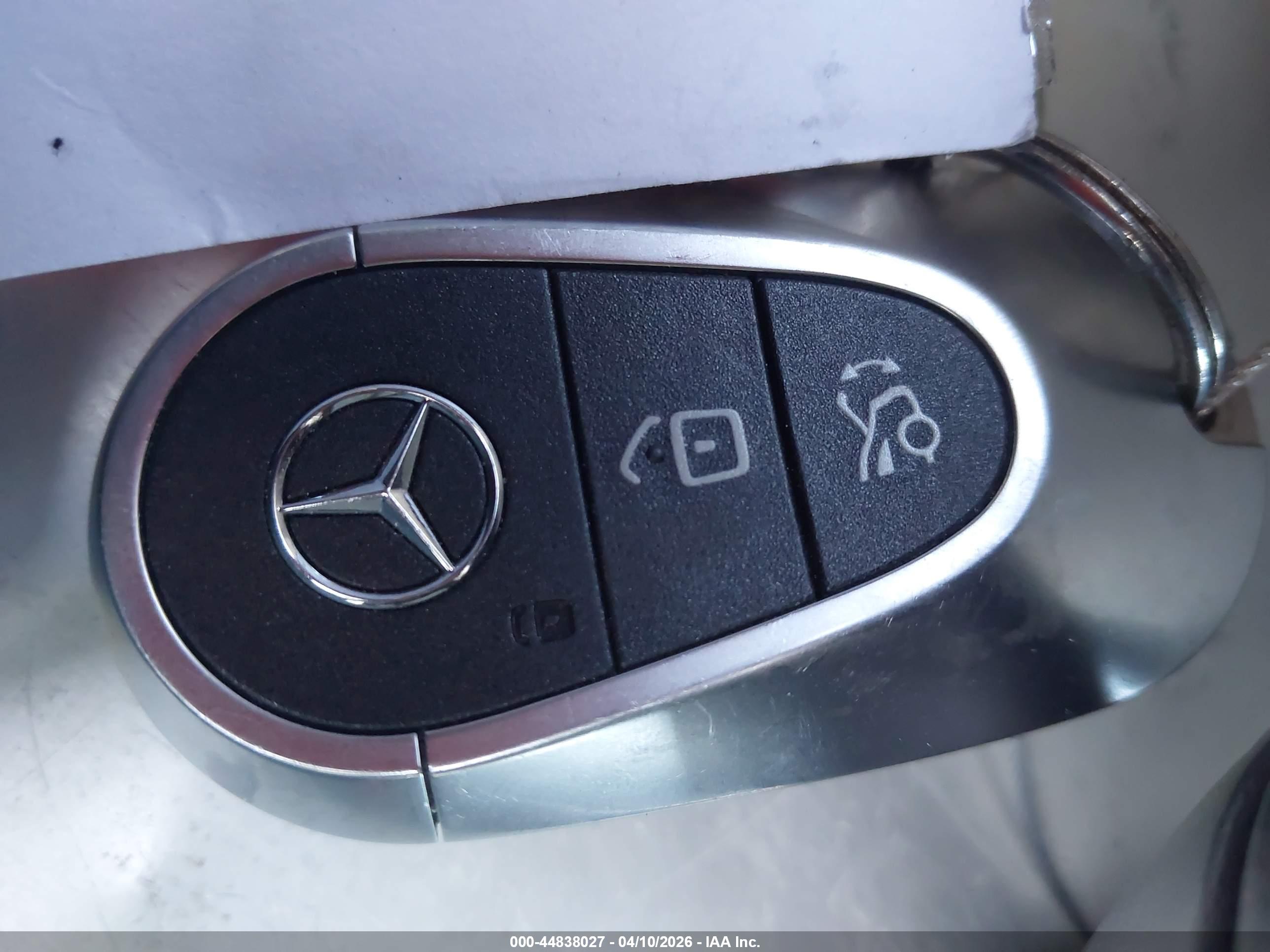 MERCEDES-BENZ GLC image 11