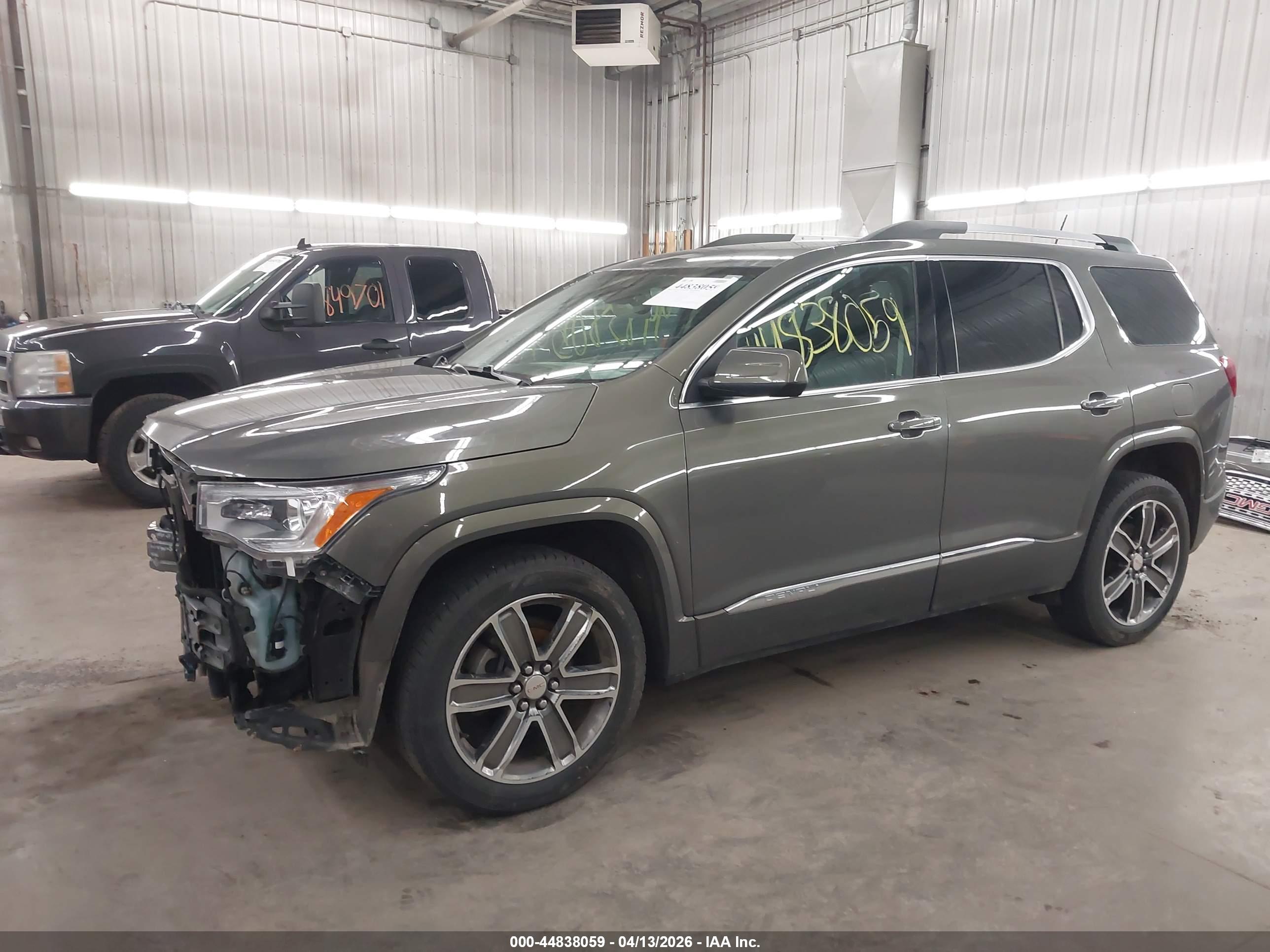 GMC ACADIA image 2