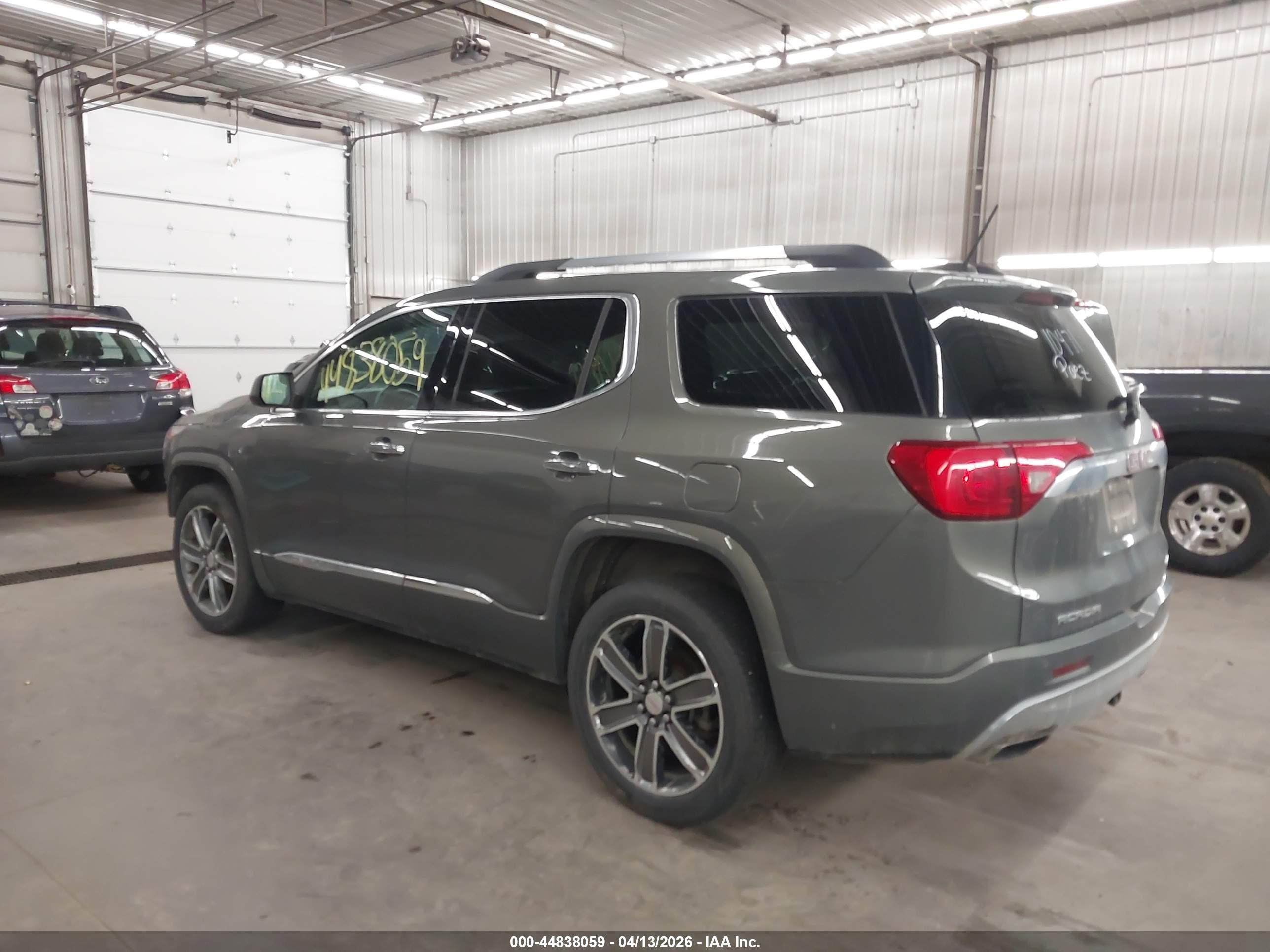 GMC ACADIA image 3