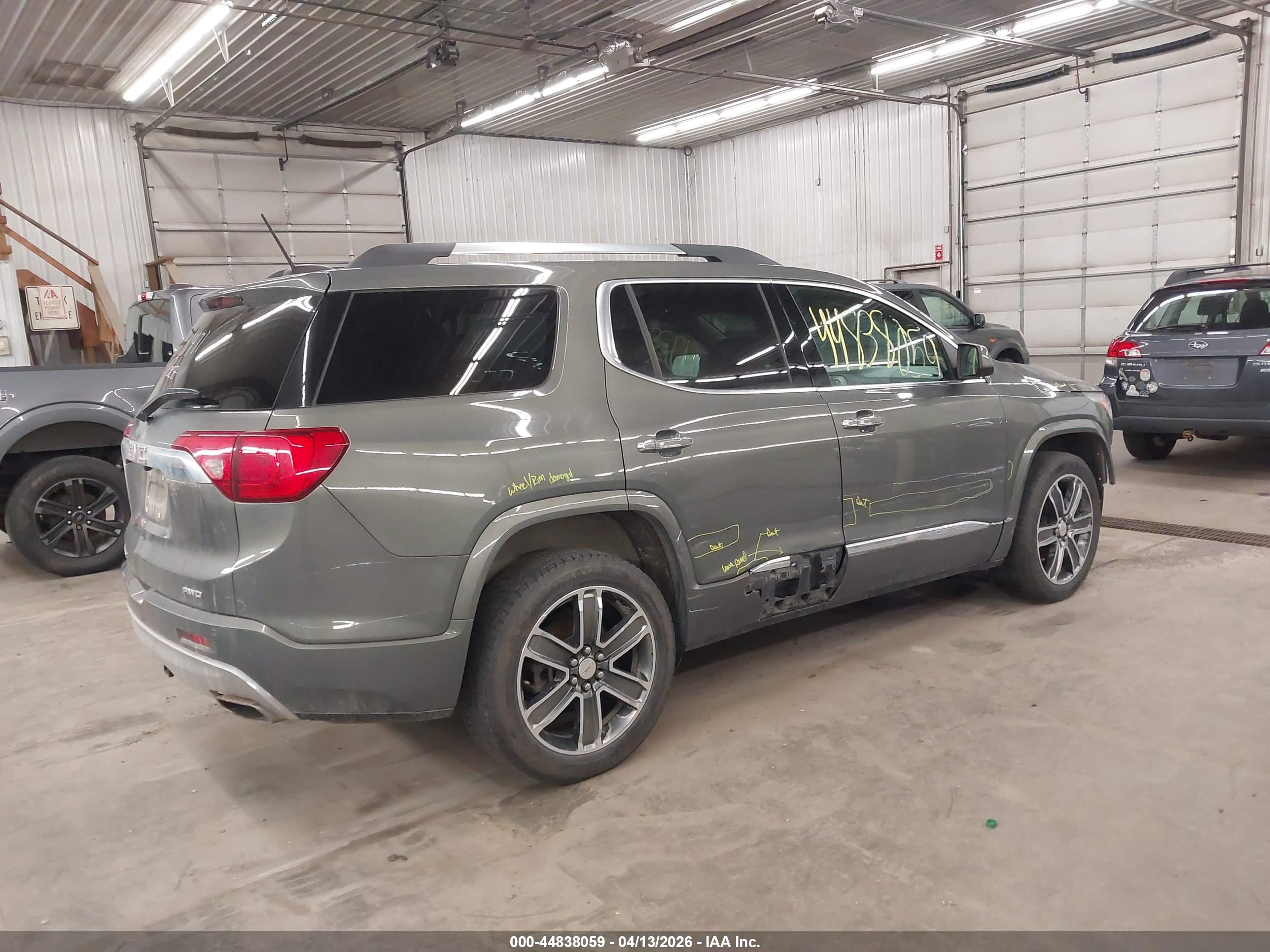 GMC ACADIA image 4