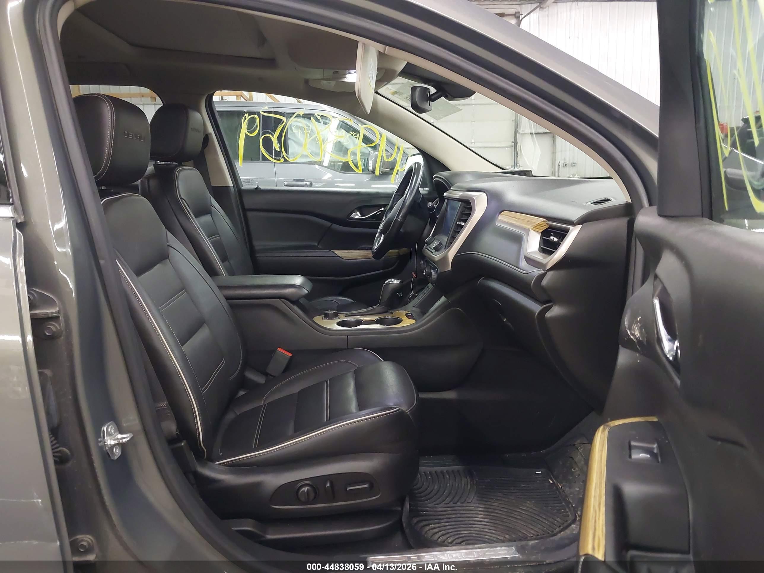 GMC ACADIA image 5