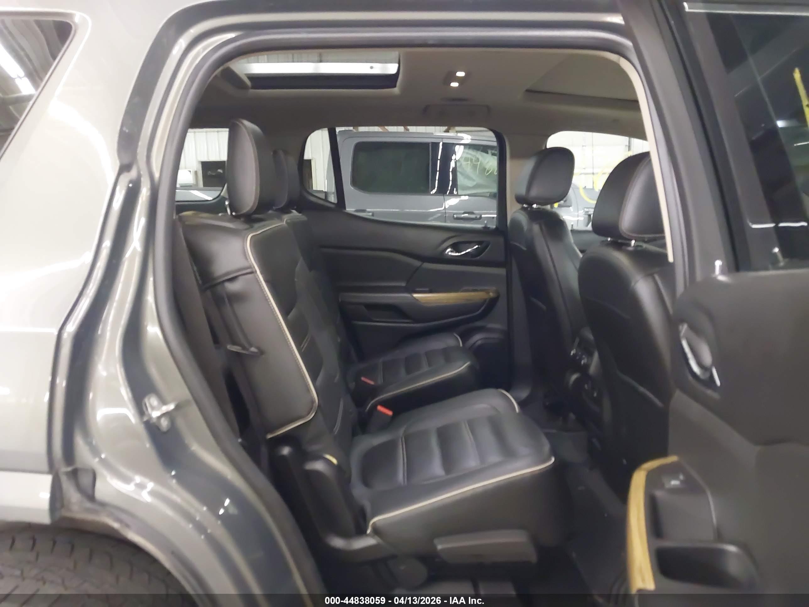GMC ACADIA image 8