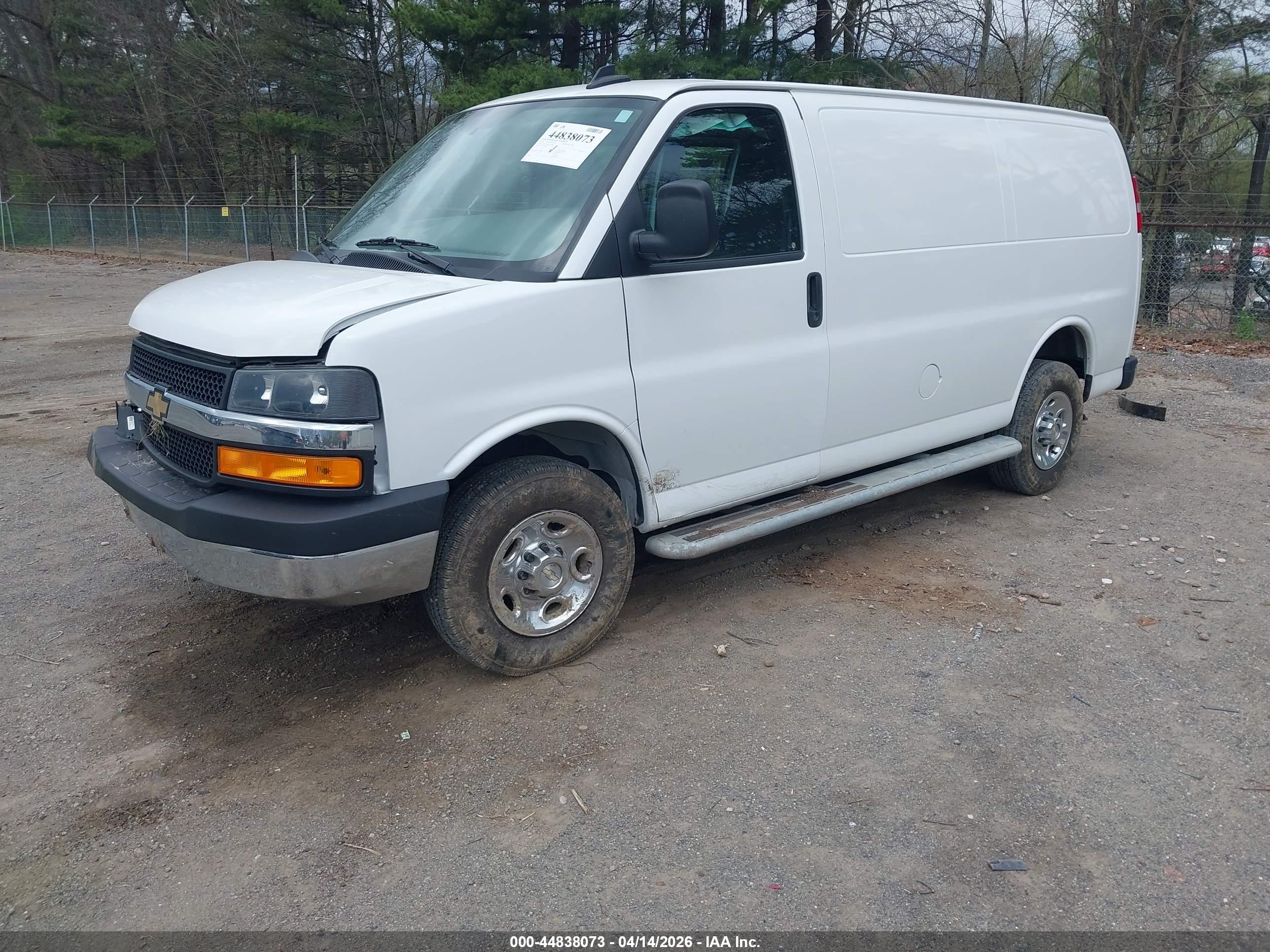 CHEVROLET EXPRESS image 2