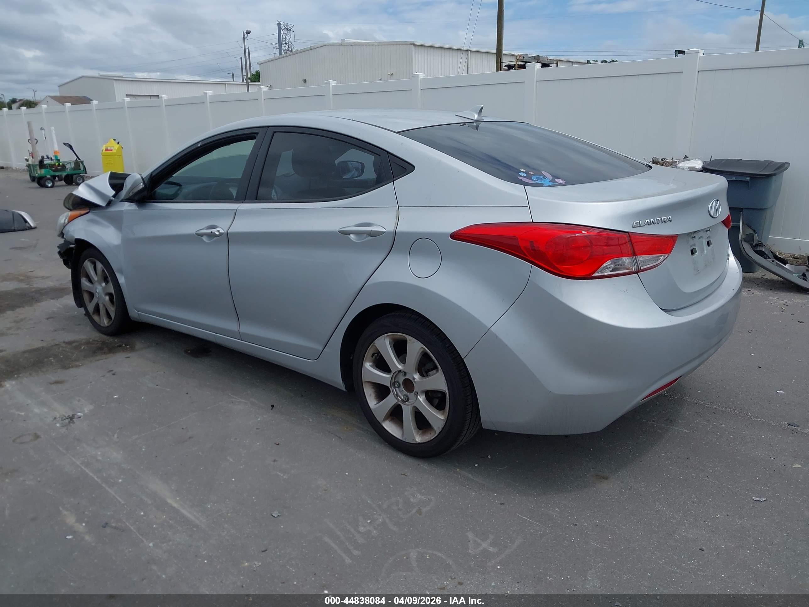 HYUNDAI ELANTRA image 3