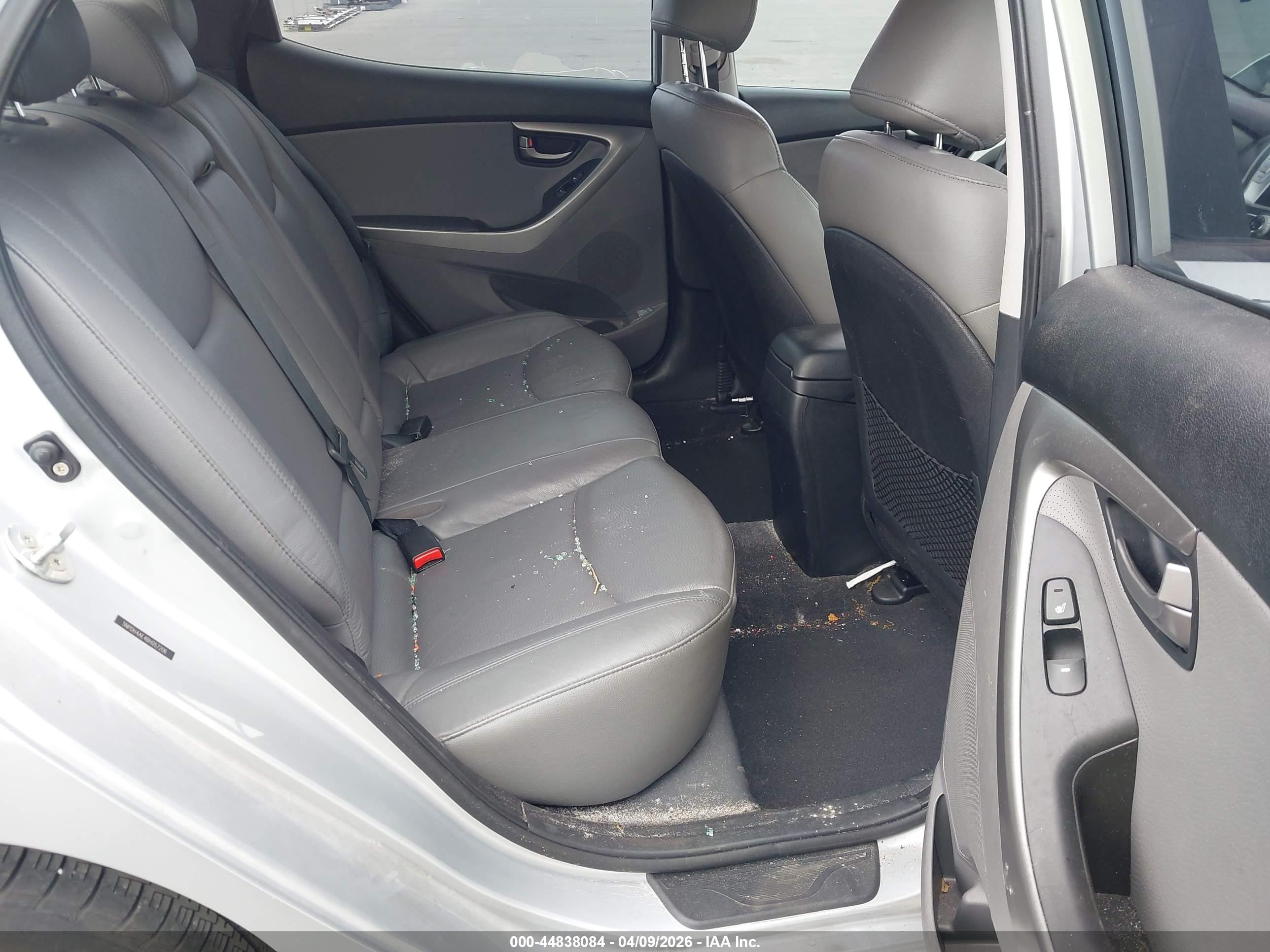 HYUNDAI ELANTRA image 8