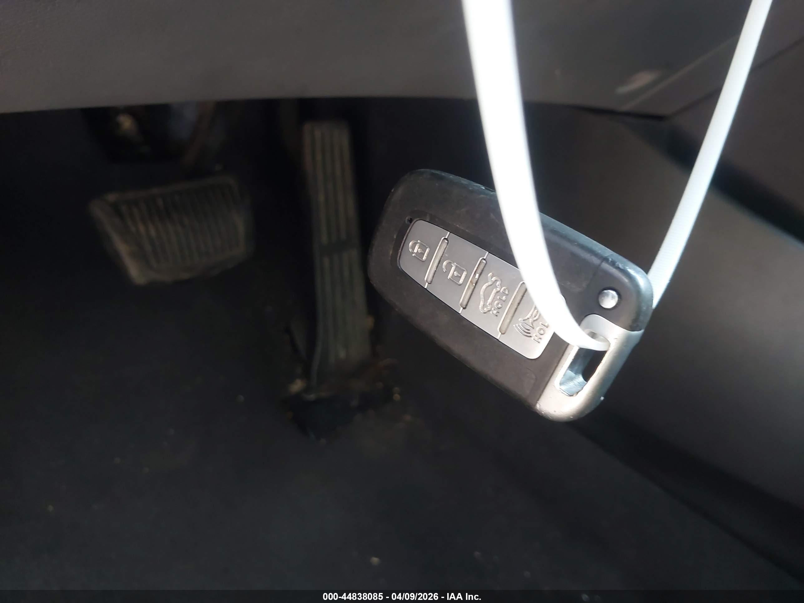 HYUNDAI ELANTRA image 11