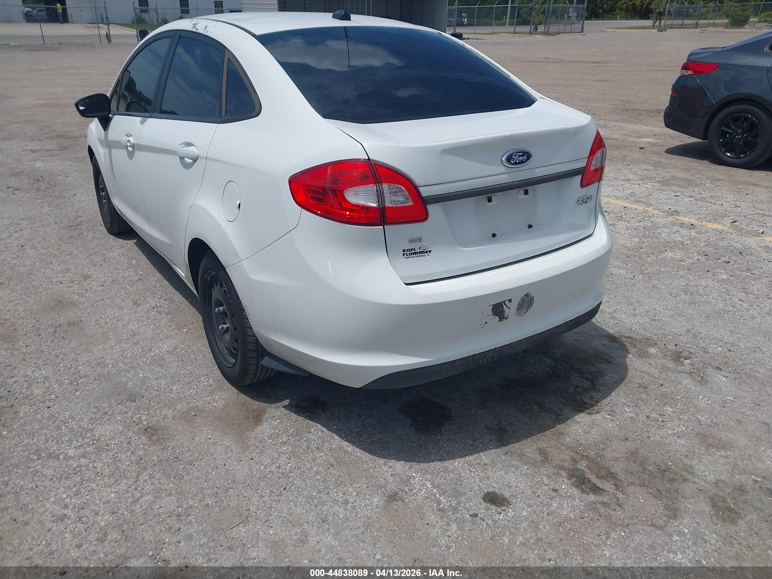 FORD FIESTA image 6