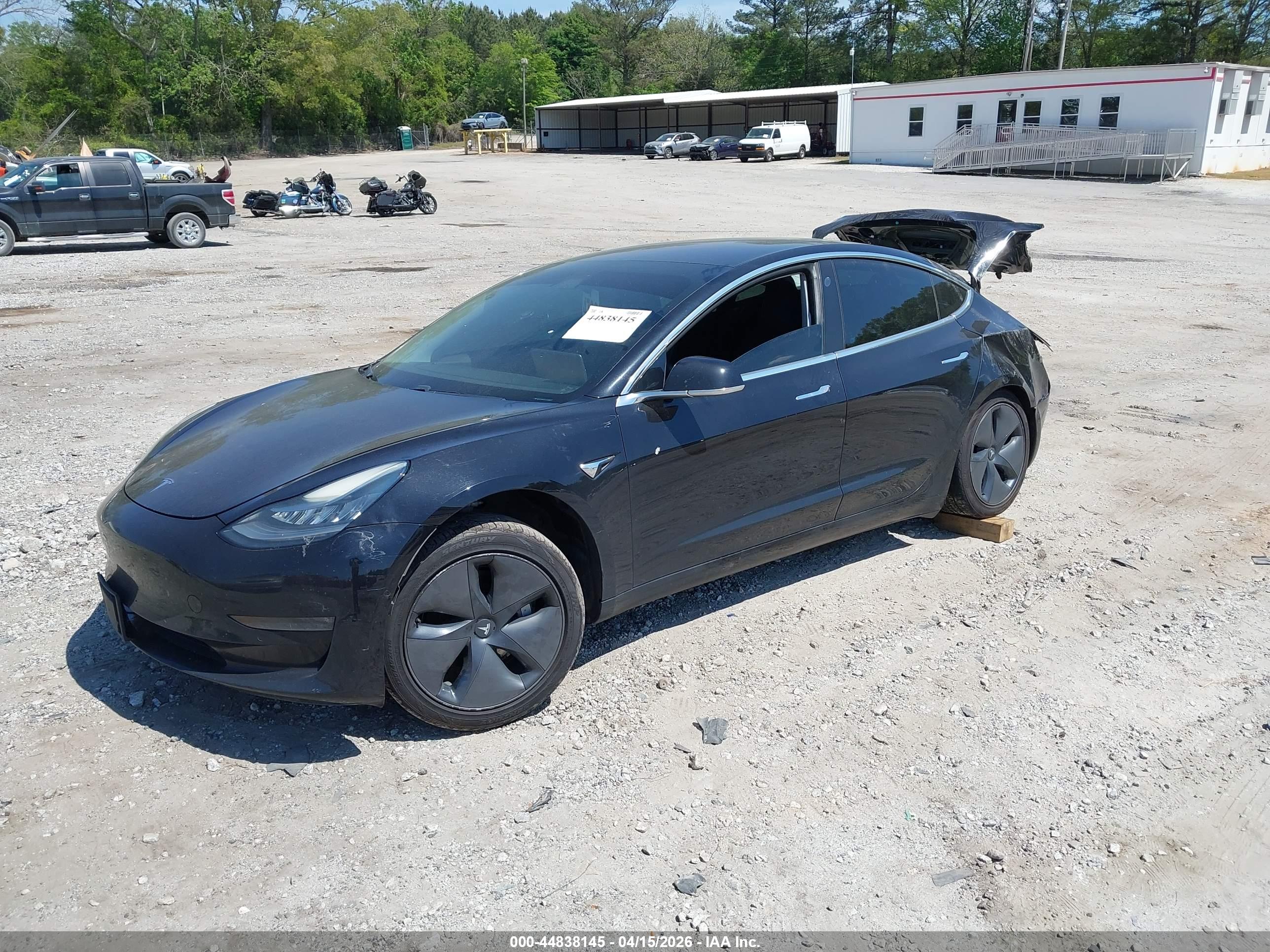 TESLA MODEL image 2