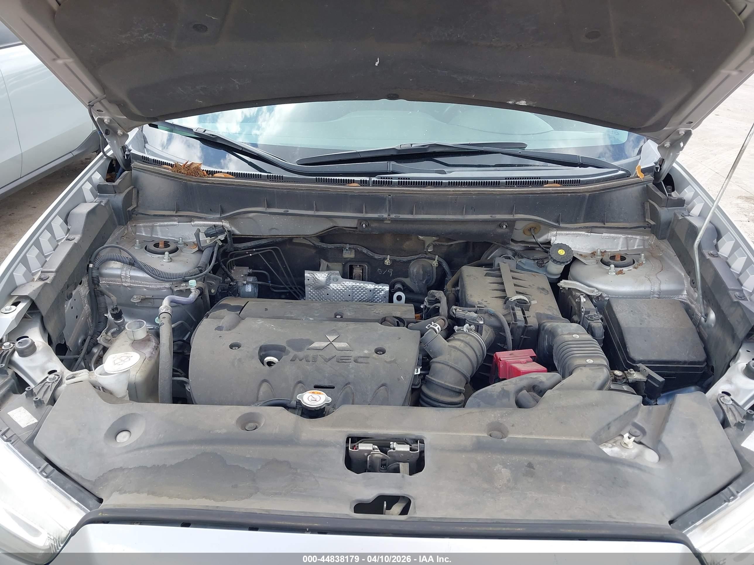 MITSUBISHI OUTLANDER image 10