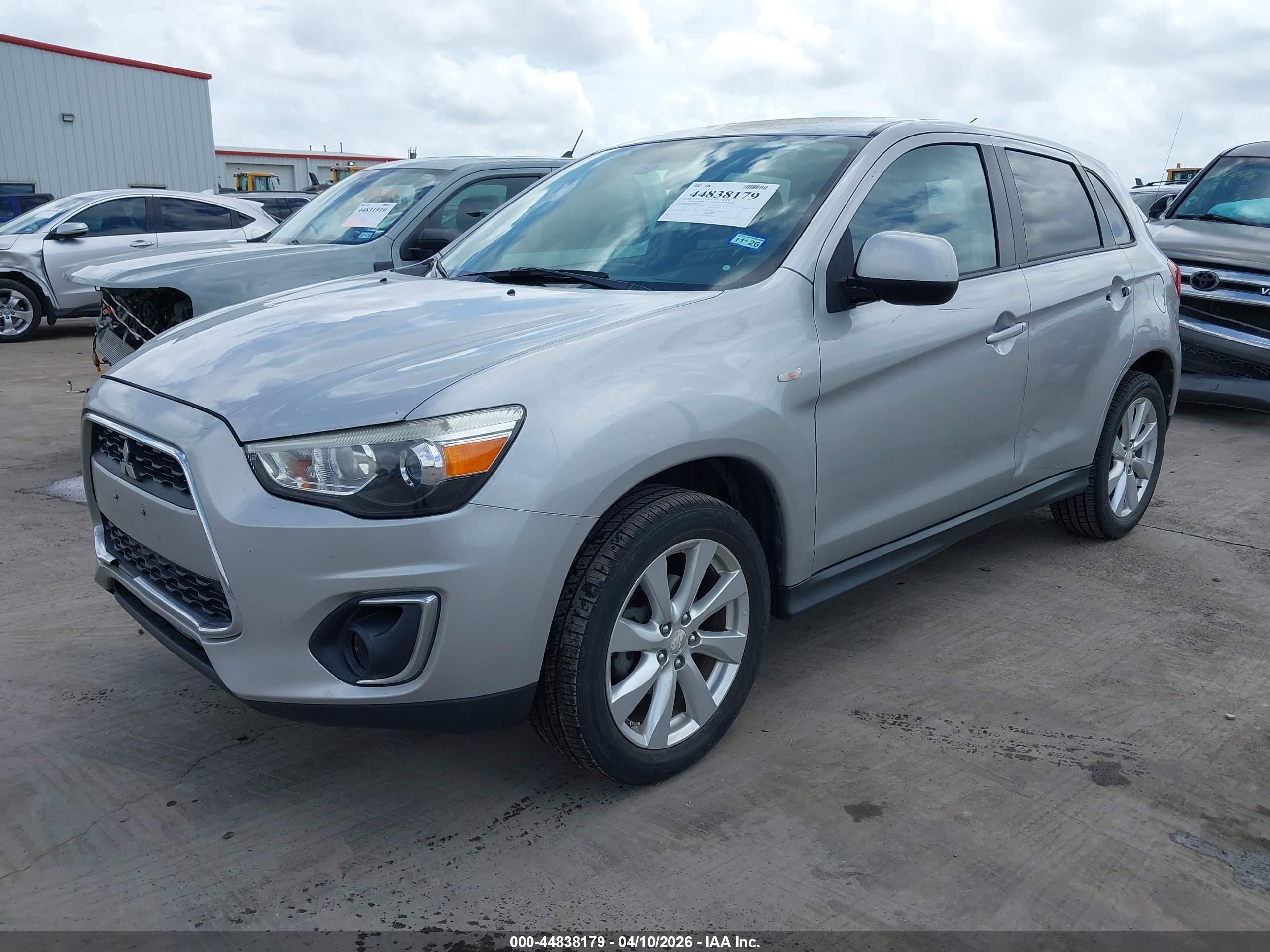 MITSUBISHI OUTLANDER image 2