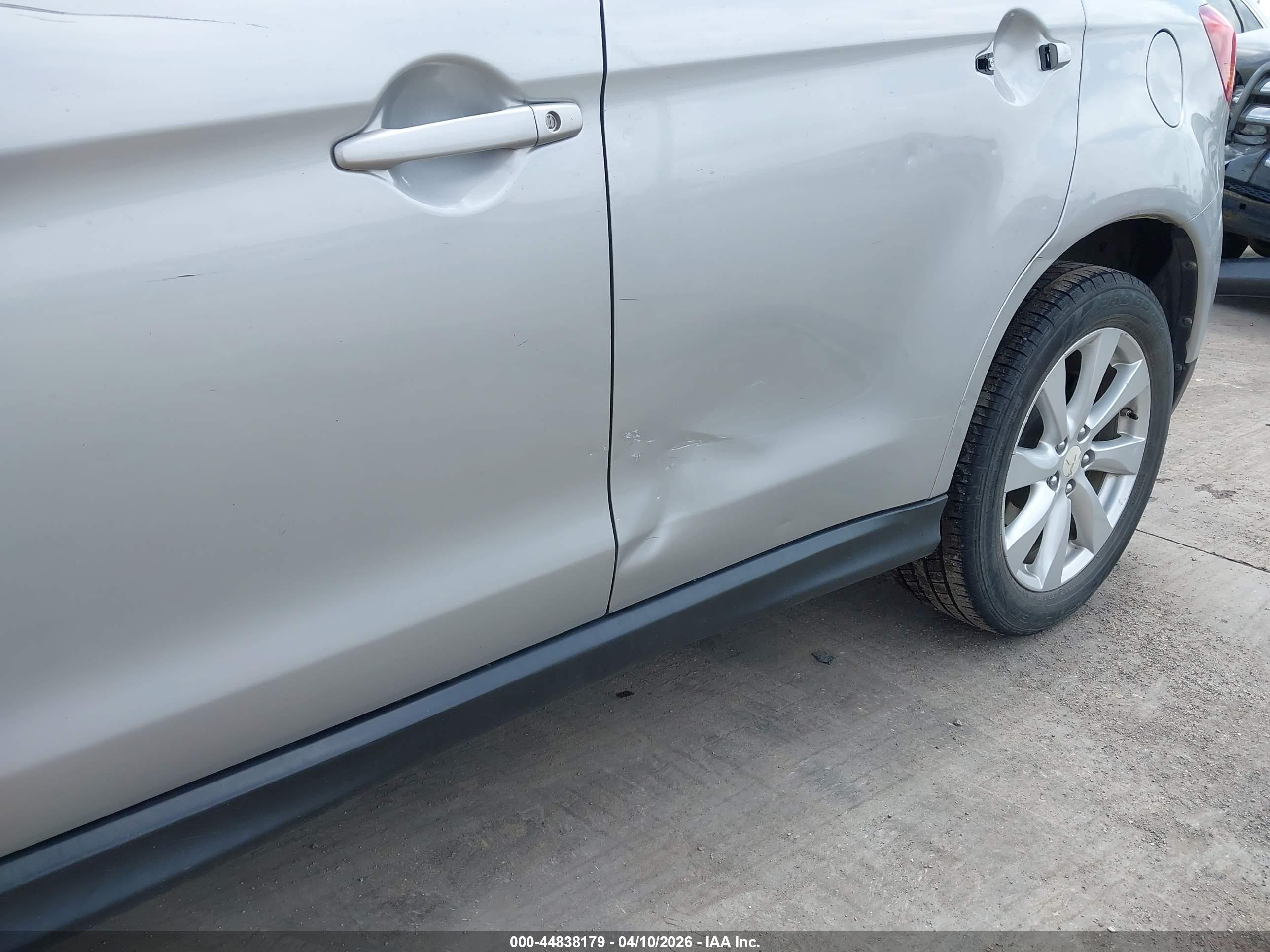 MITSUBISHI OUTLANDER image 6