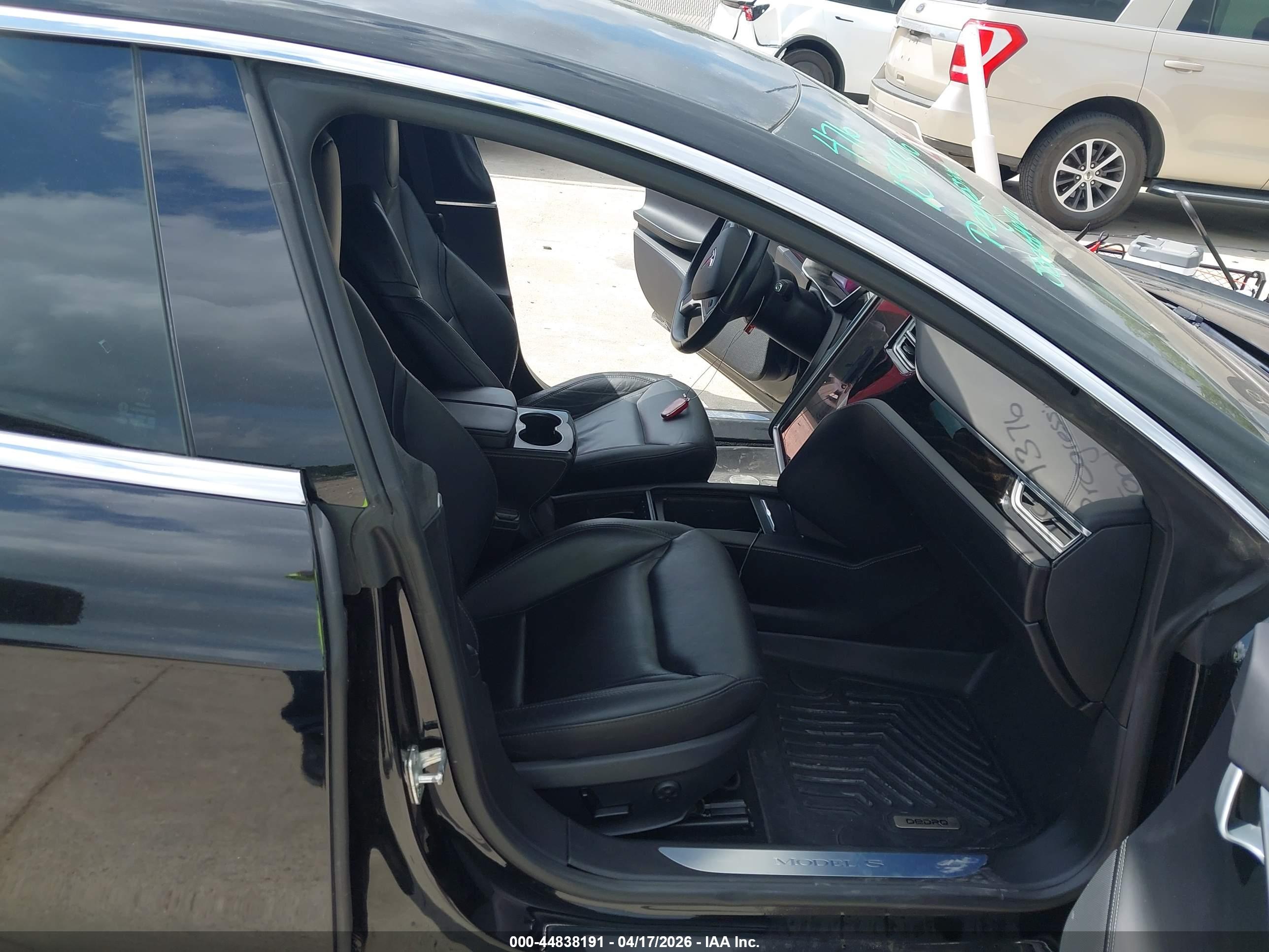 TESLA MODEL image 5
