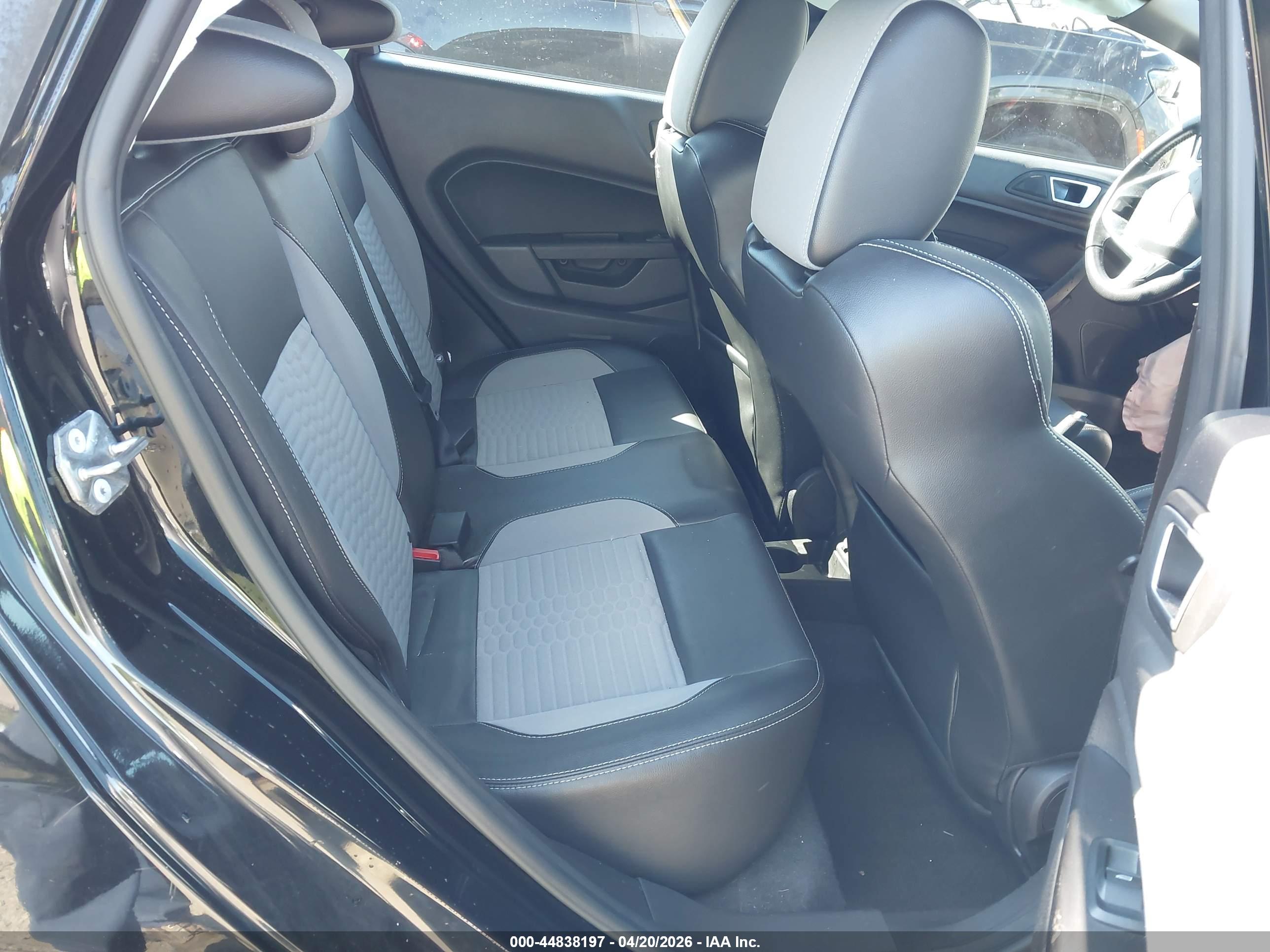 FORD FIESTA image 8