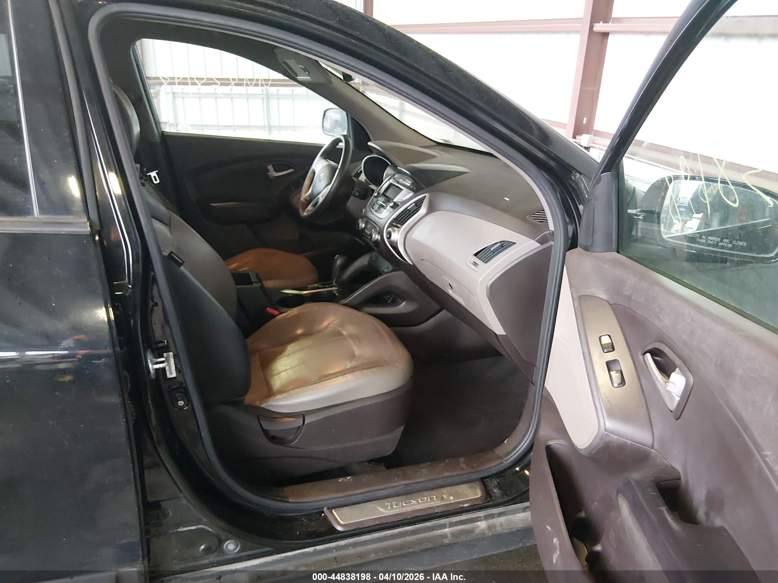 HYUNDAI TUCSON image 5