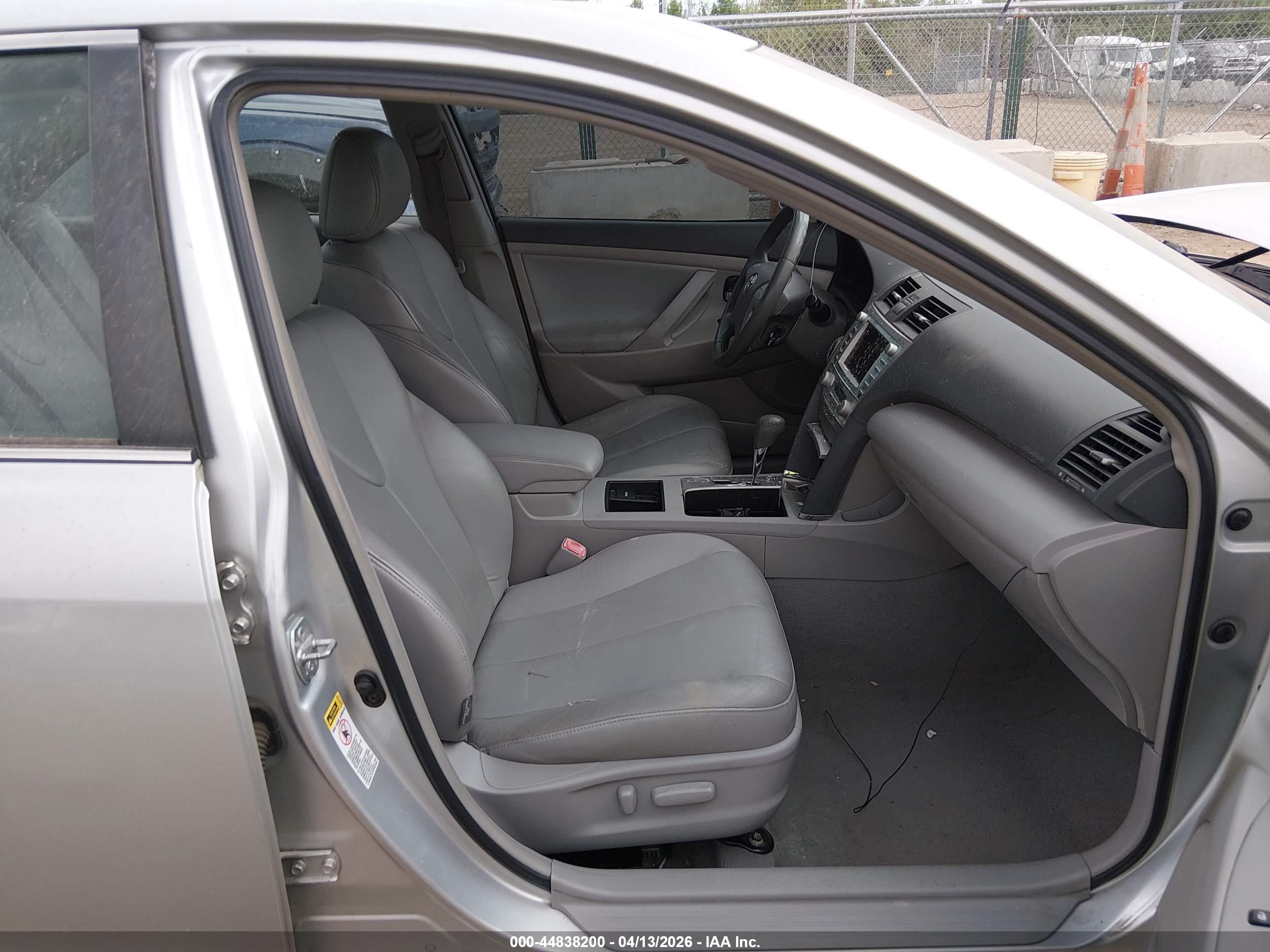 TOYOTA CAMRY image 5