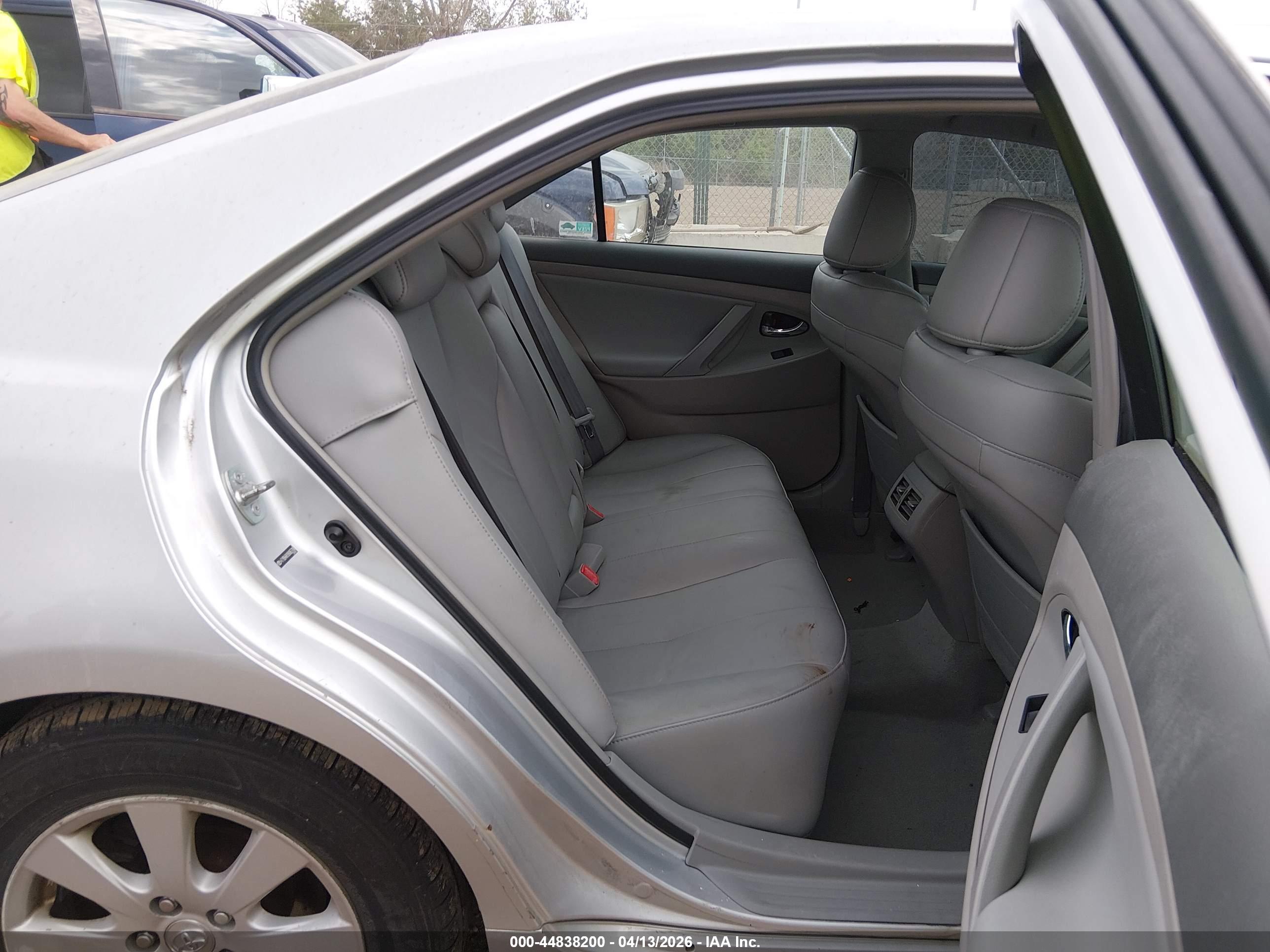 TOYOTA CAMRY image 8