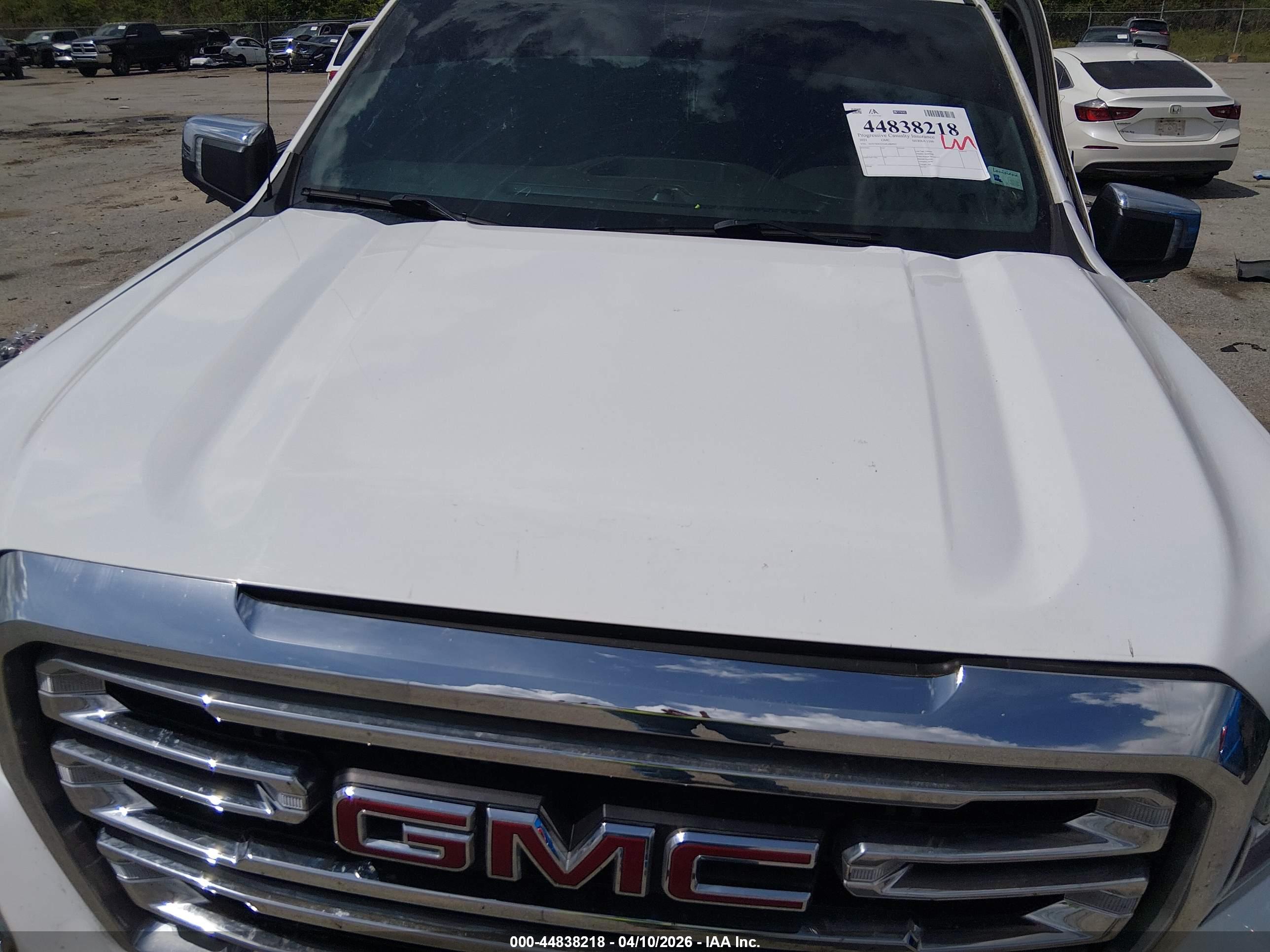 GMC SIERRA image 10